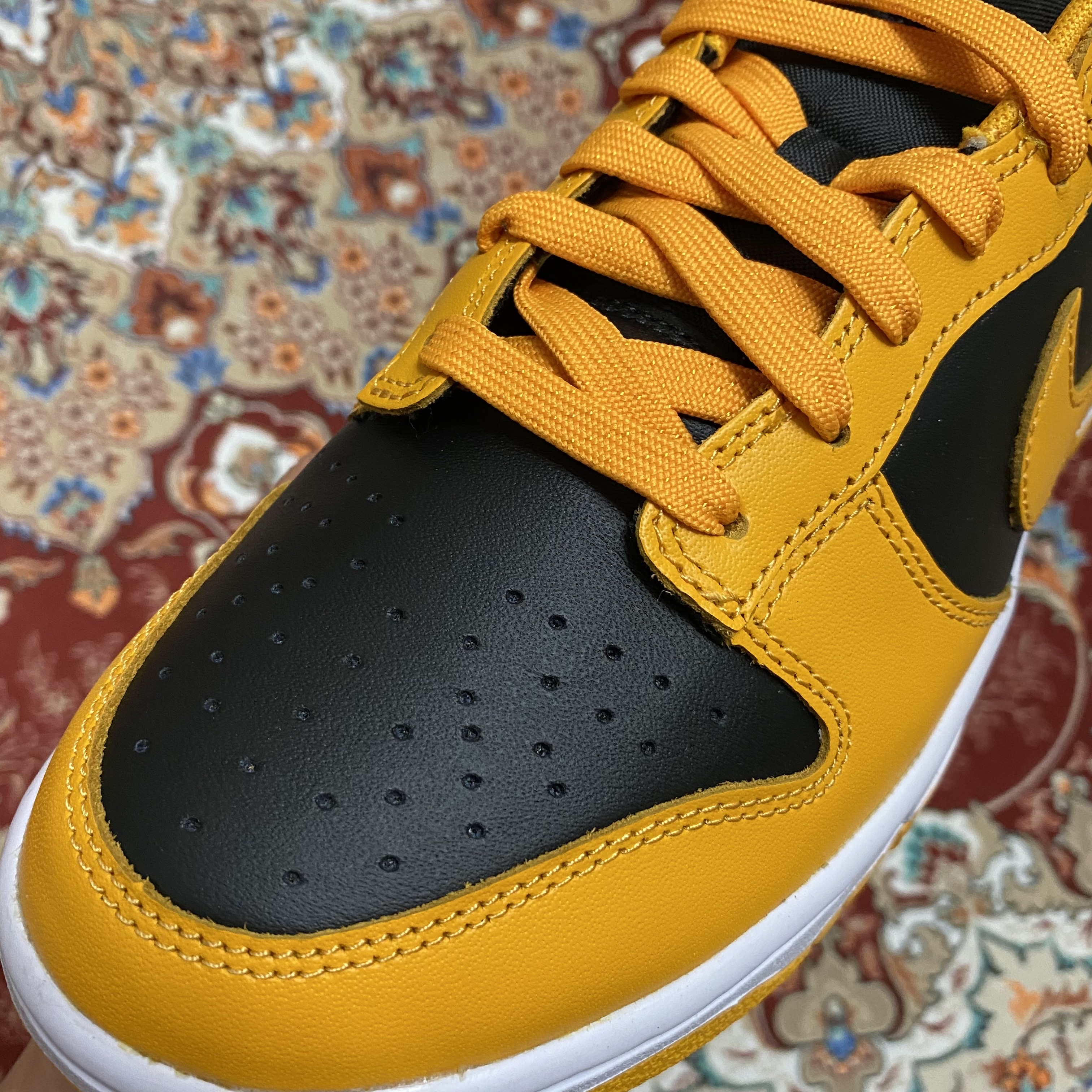 Nike Dunk Low Retro Championship Goldenrod 착용 스타일 - 3