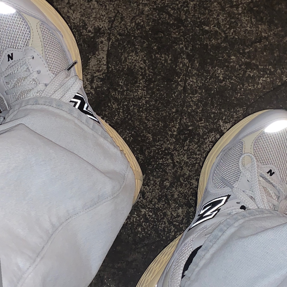 New Balance x Thisisneverthat 2002R White 착용 스타일