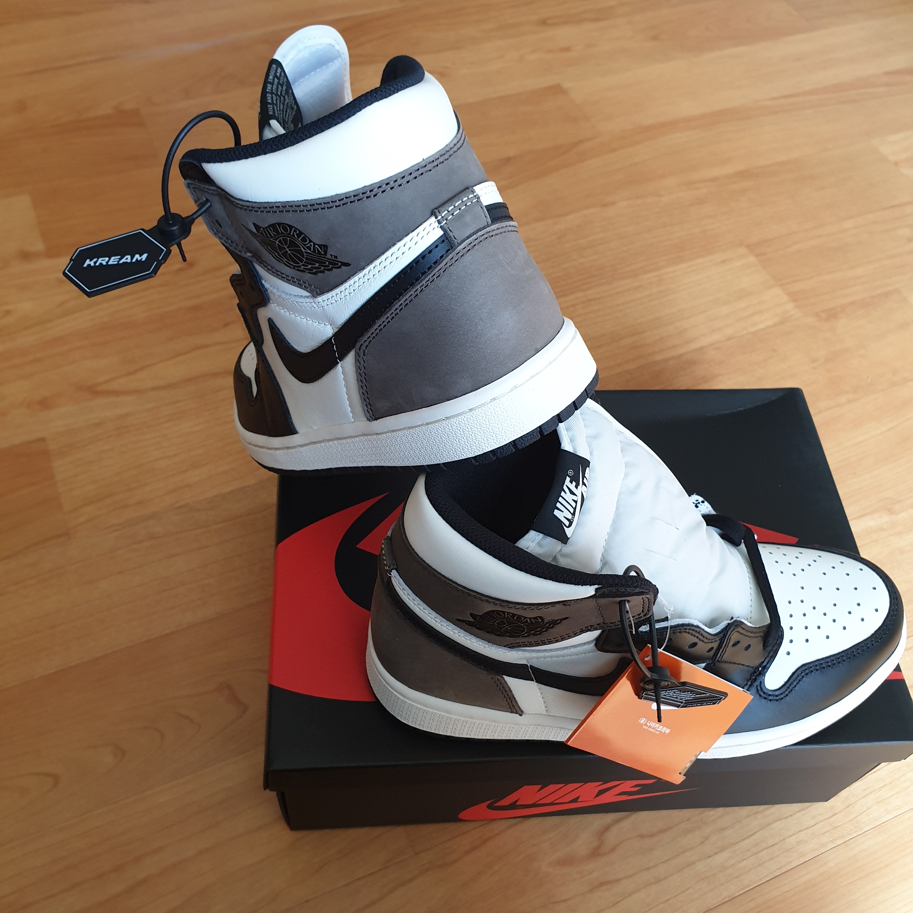Jordan 1 Retro High OG Black Mocha 착용 스타일