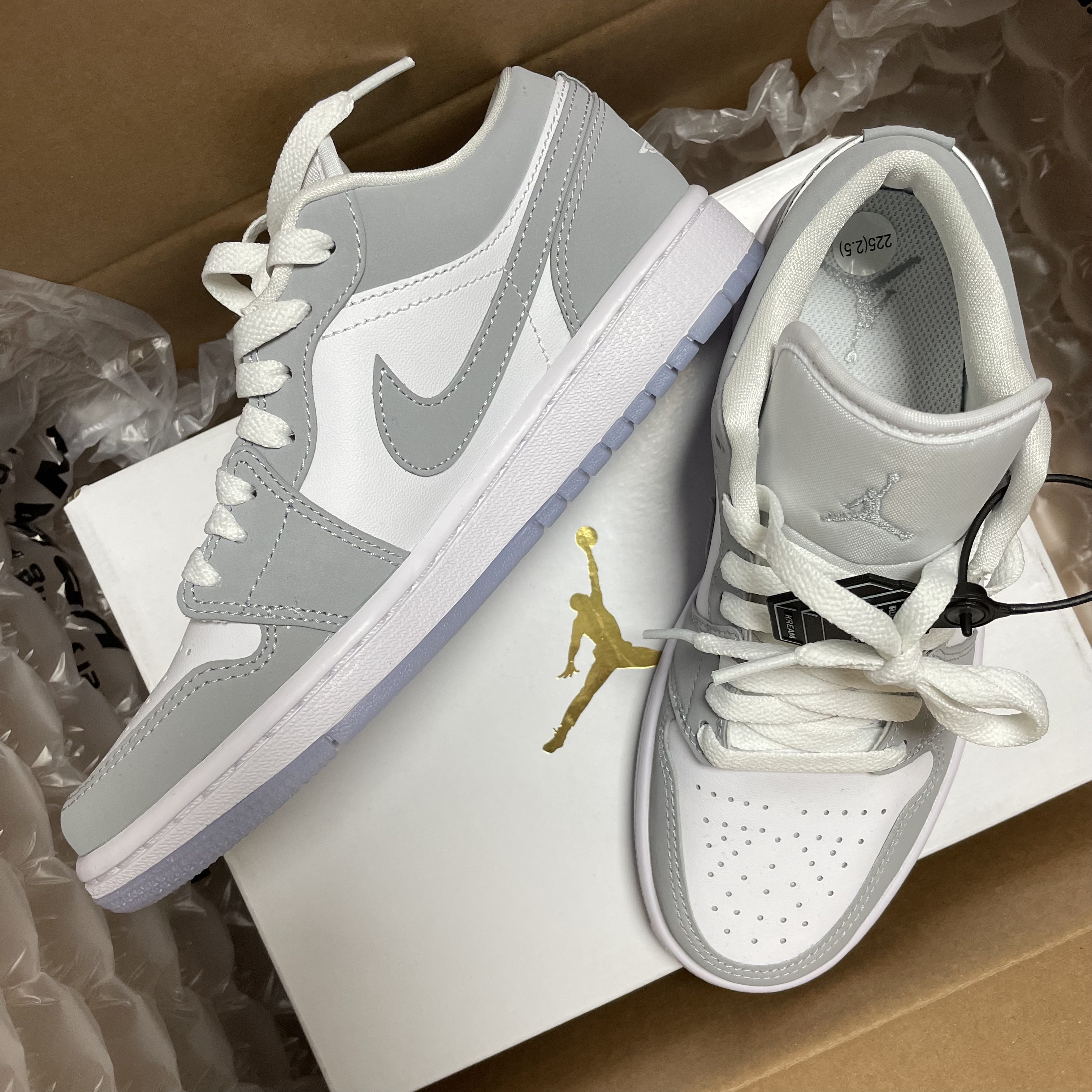 (W) Jordan 1 Low White Wolf Grey 착용 스타일