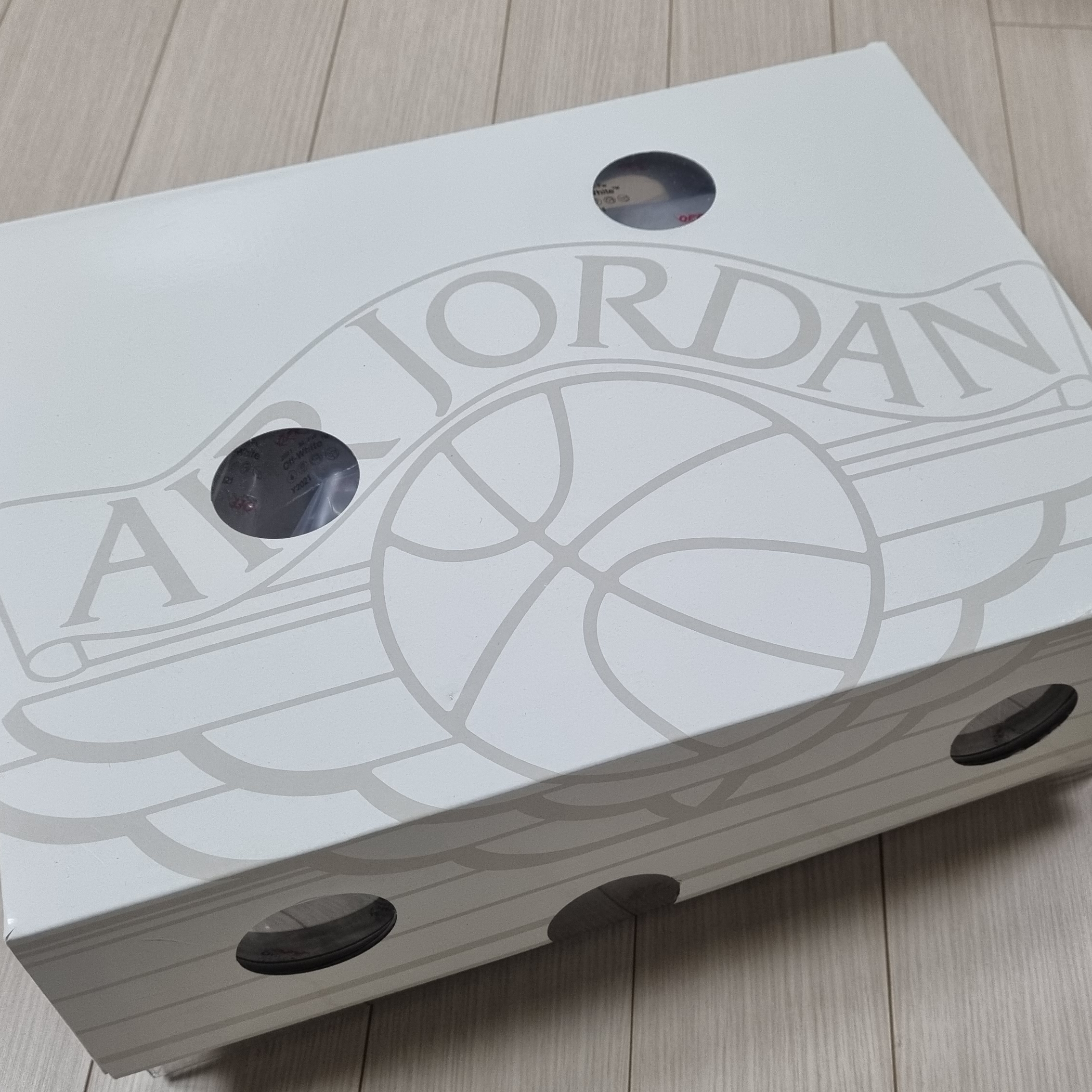 Jordan 2 x Off-White Retro Low SP White and Varsity Red 착용 스타일 - 1