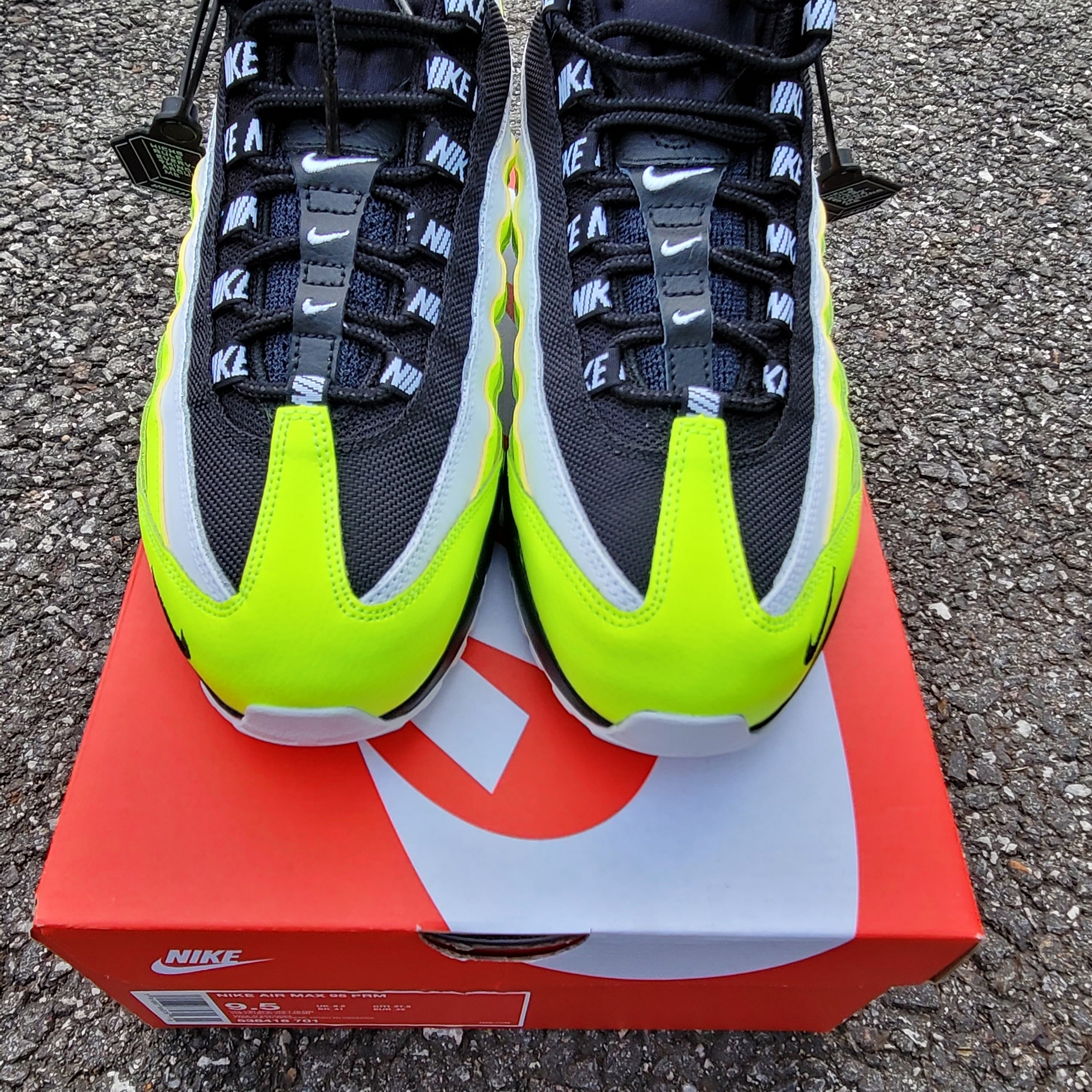 Nike Air Max 95 Reverse Volt 착용 스타일 - 2