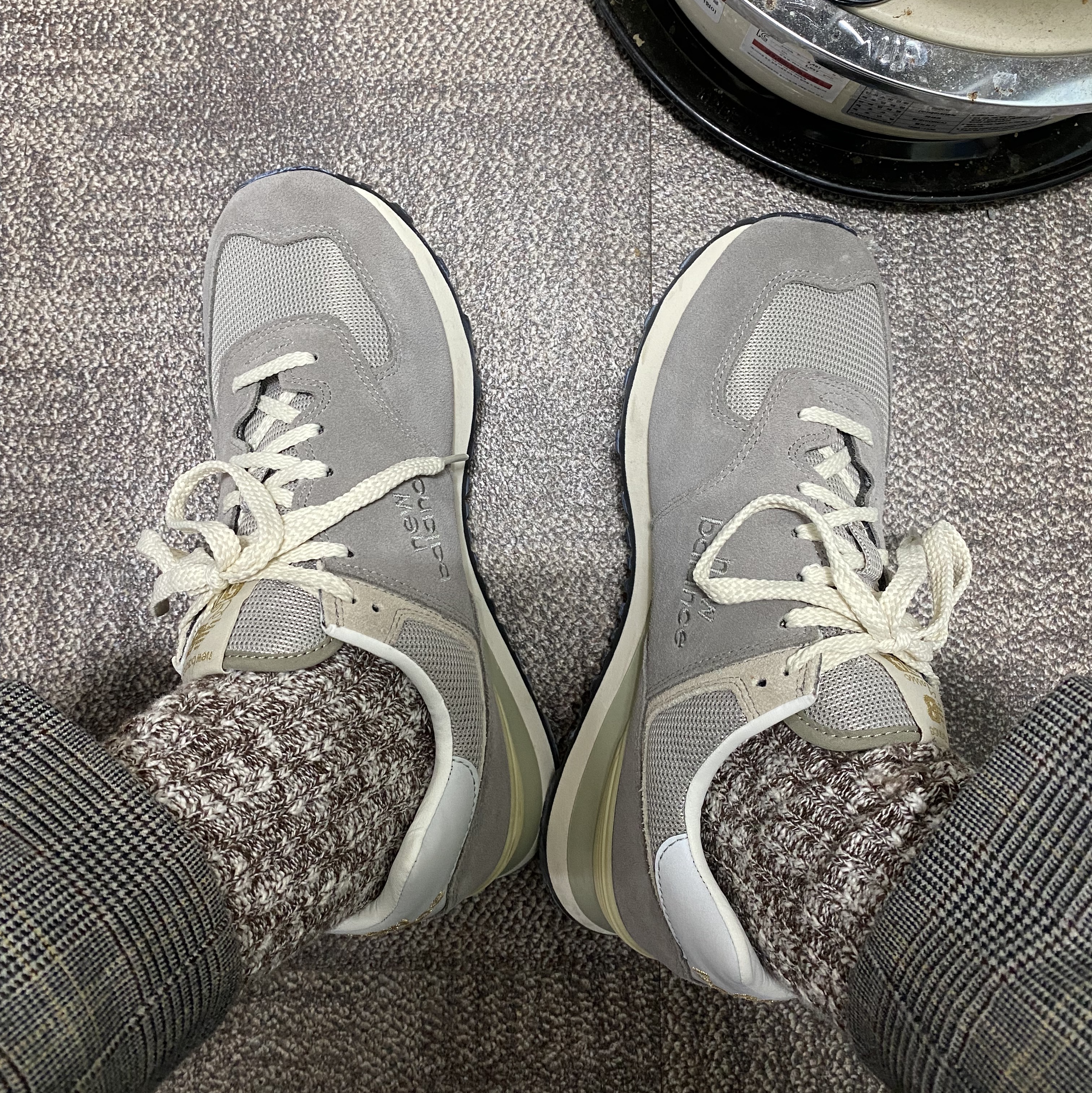 New Balance 574 Grey Day 착용 스타일