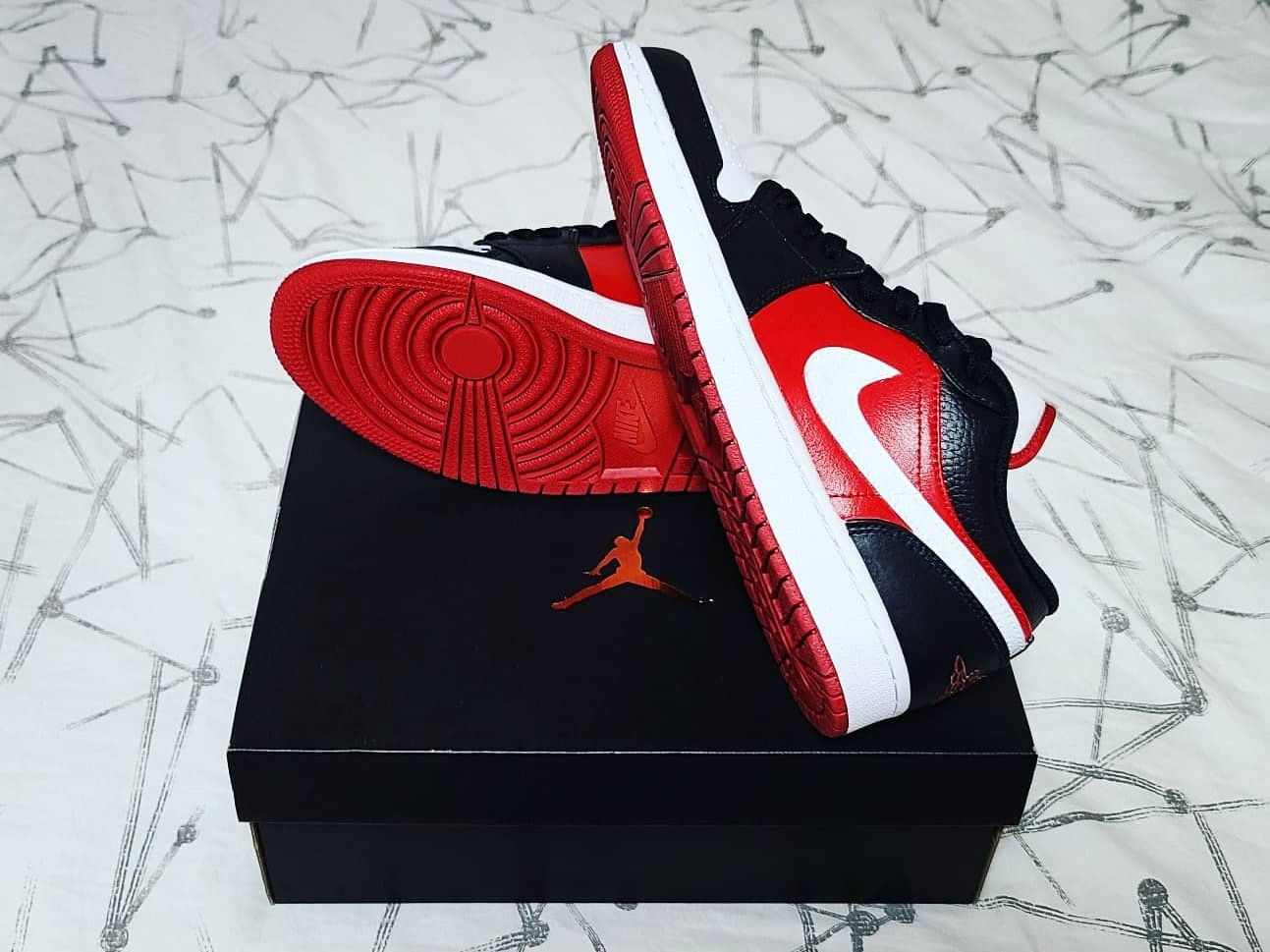 Jordan 1 Low White Red Black 착용 스타일 - 4