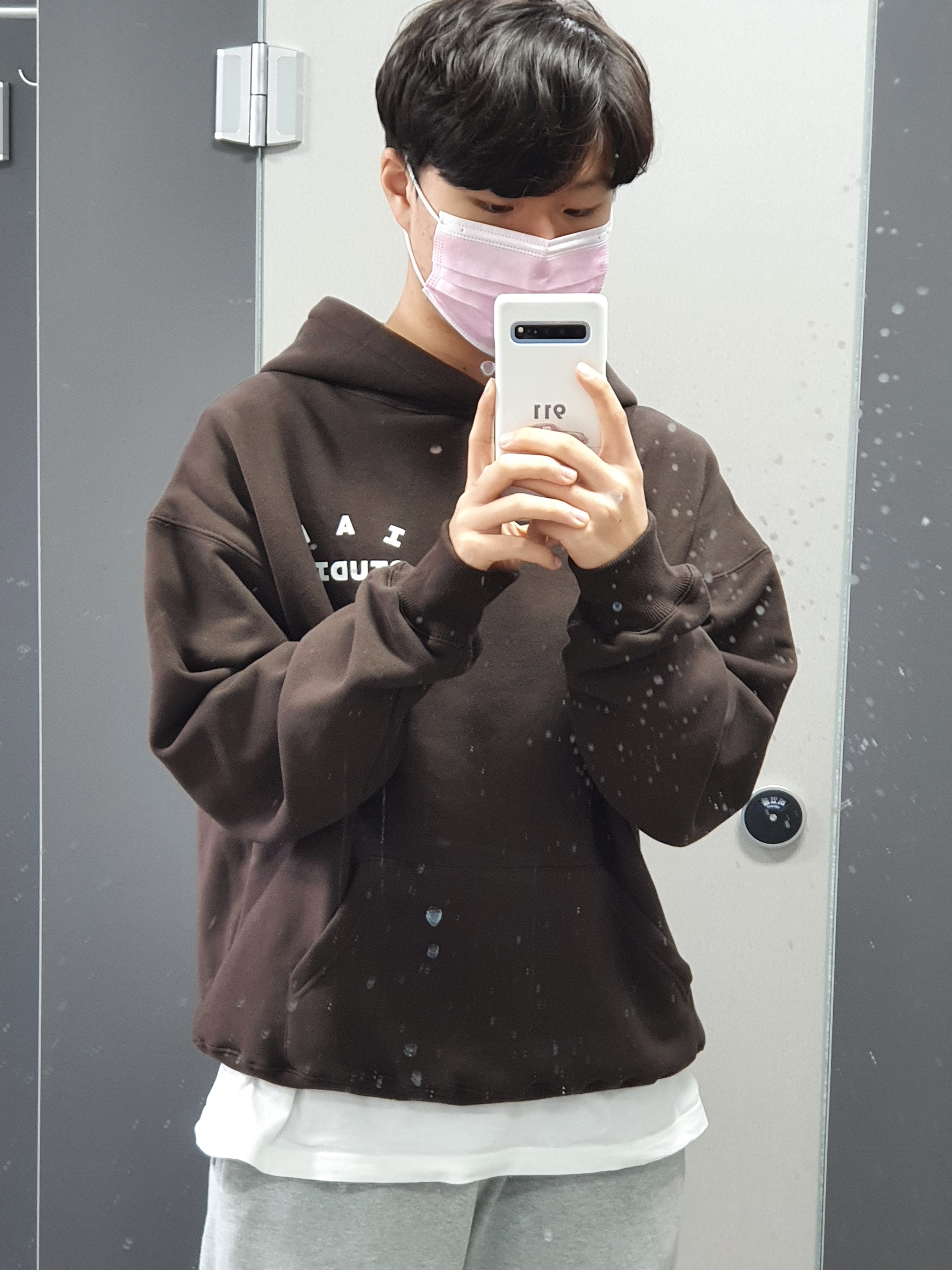 IAB Studio Hoodie Brown, Jordan 1 Retro High OG Black Mocha 착용 스타일 - 5
