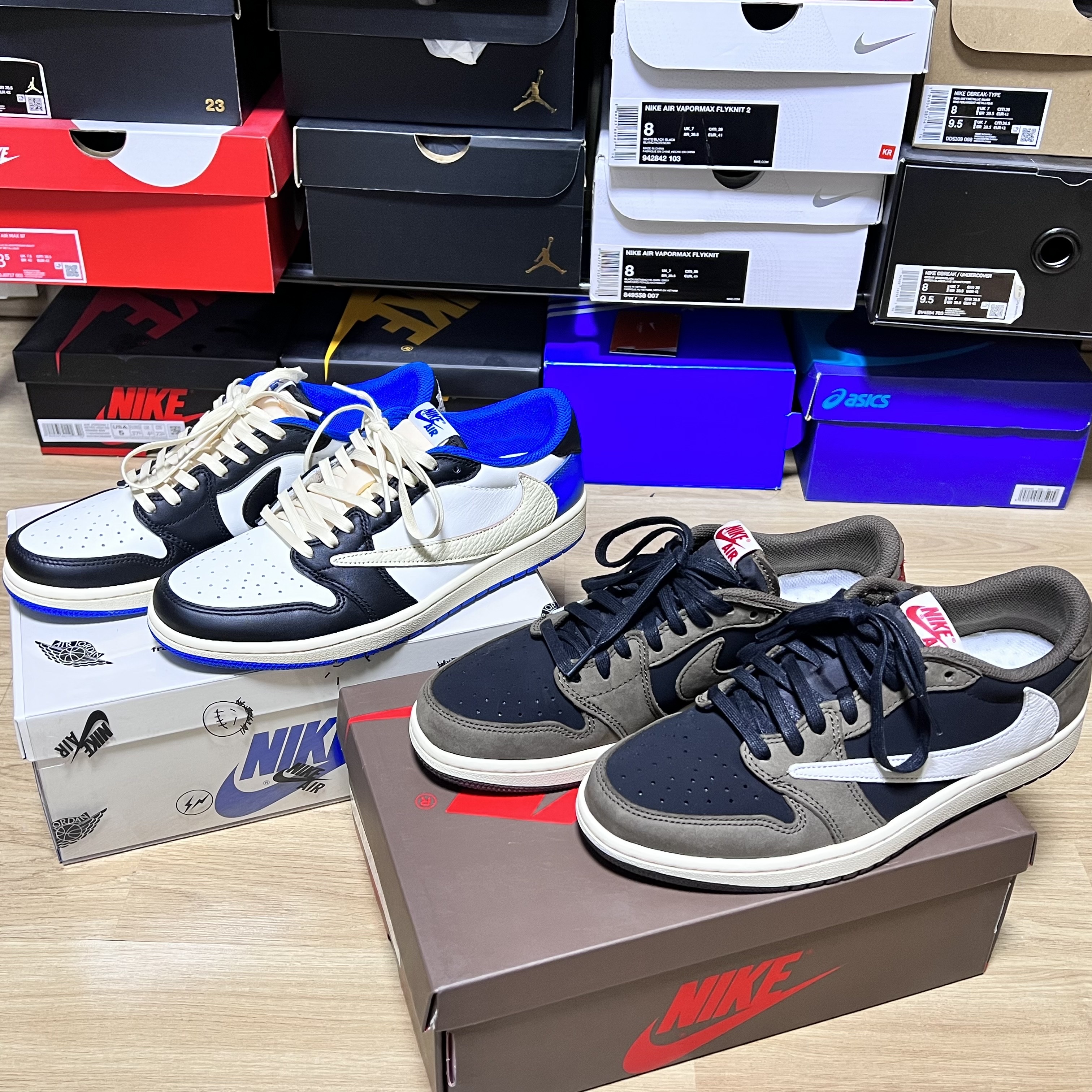 Jordan 1 x Travis Scott x Fragment Retro Low OG SP Military Blue, Jordan 1 x Travis Scott Retro Low OG SP Mocha 착용 스타일