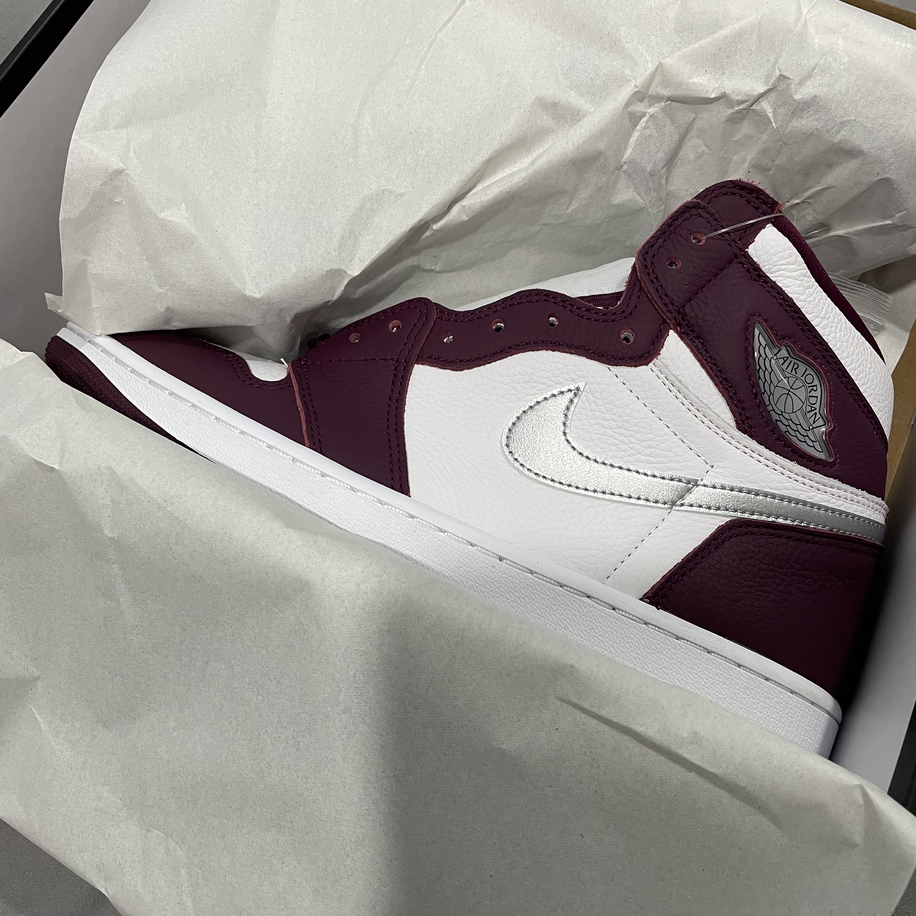 Jordan 1 Retro High OG Bordeaux 착용 스타일 - 2
