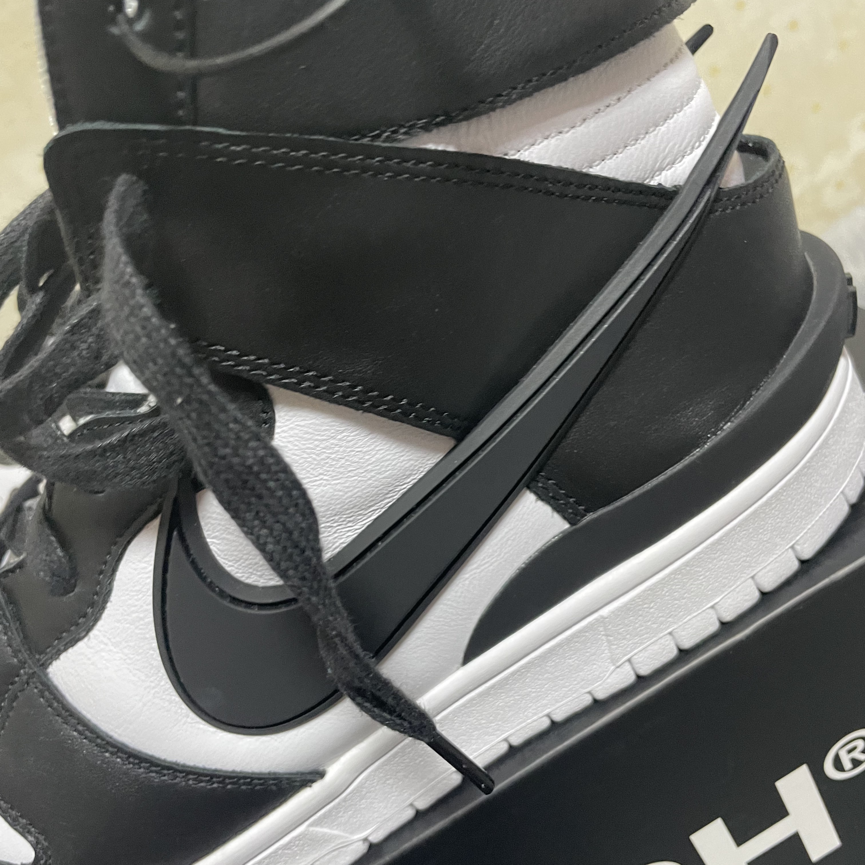 Nike x Ambush Dunk High Black 착용 스타일 - 2