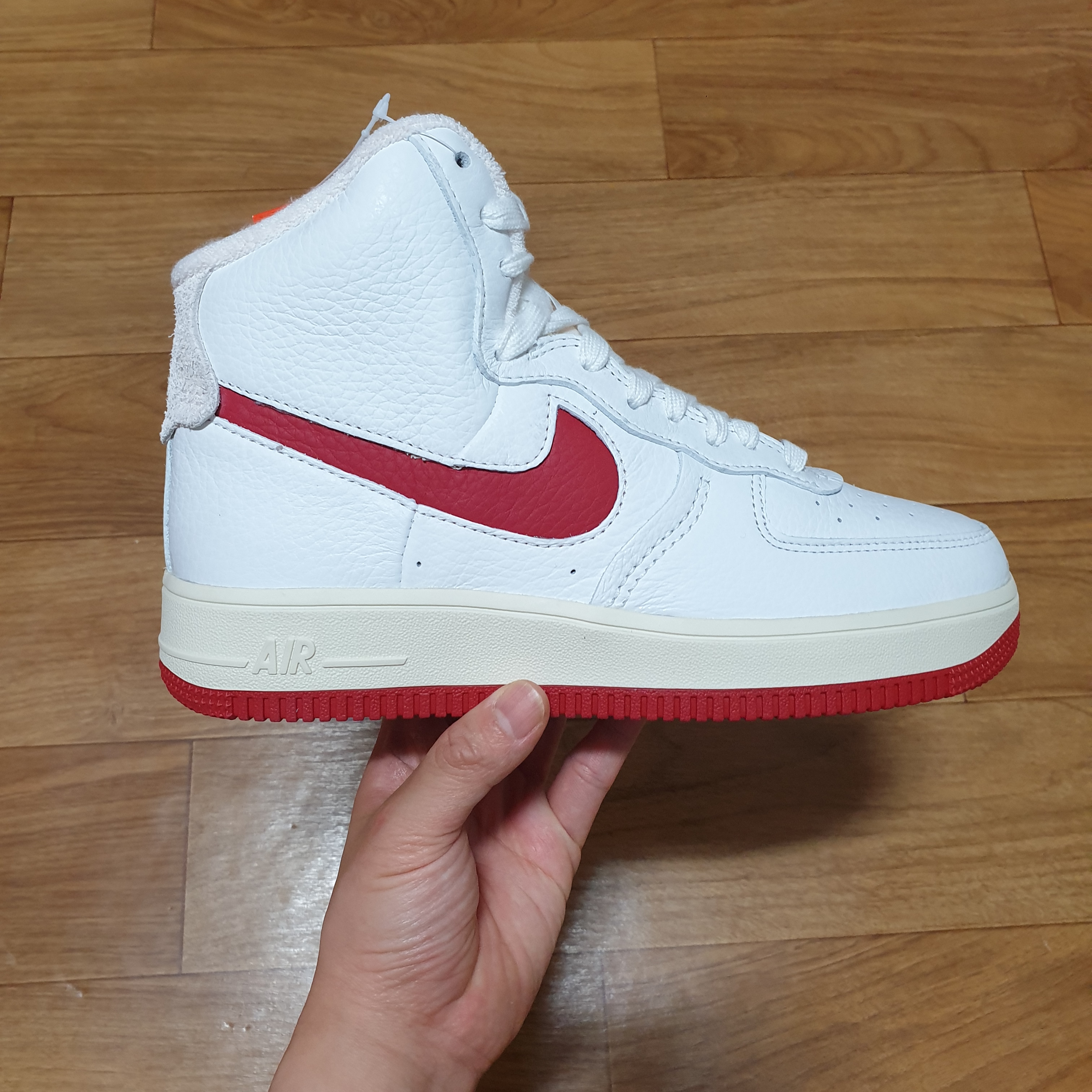 (W) Nike Air Force 1 High Sculpt Gym Red 착용 스타일 - 2