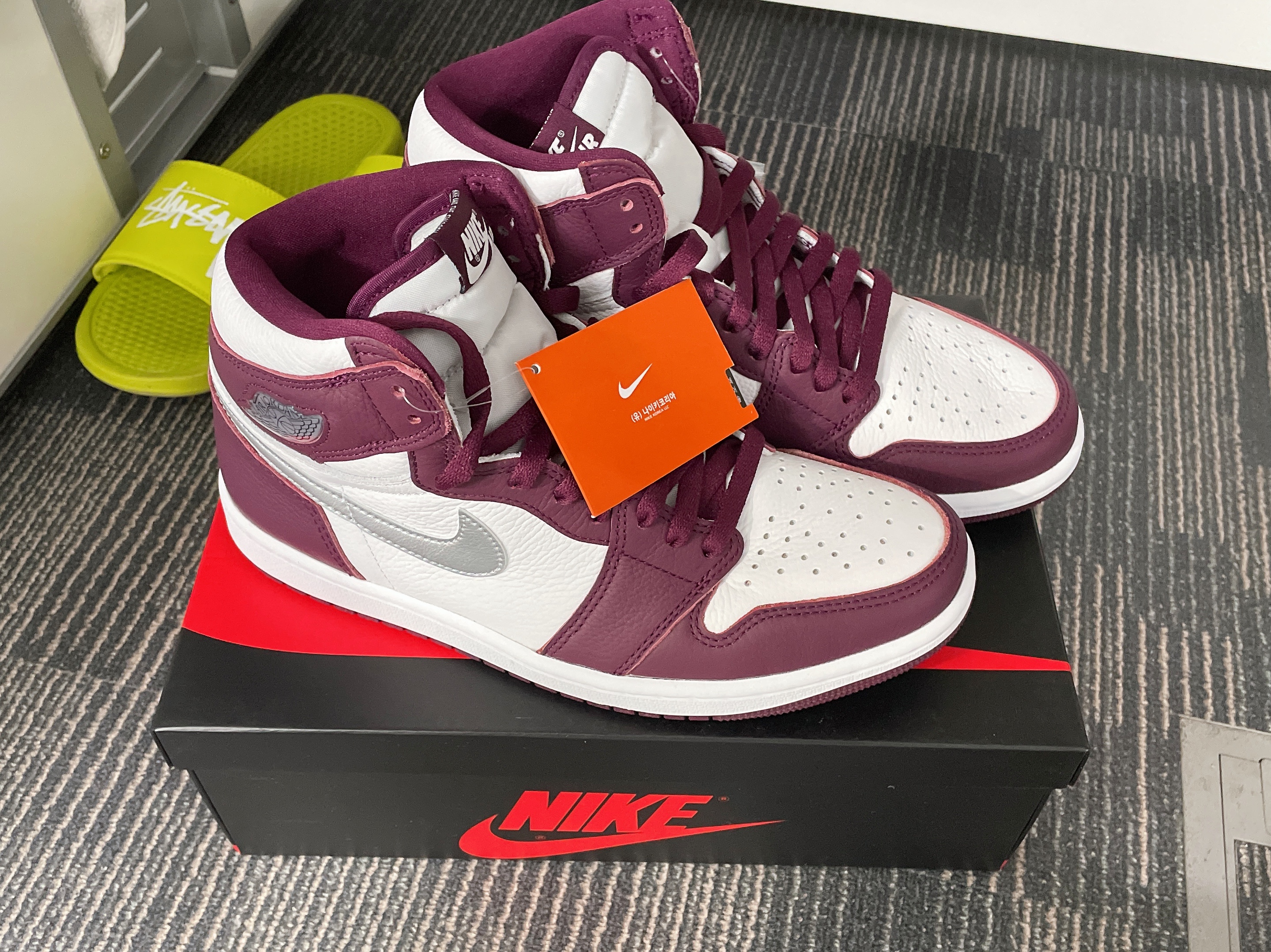 Jordan 1 Retro High OG Bordeaux 착용 스타일 - 1