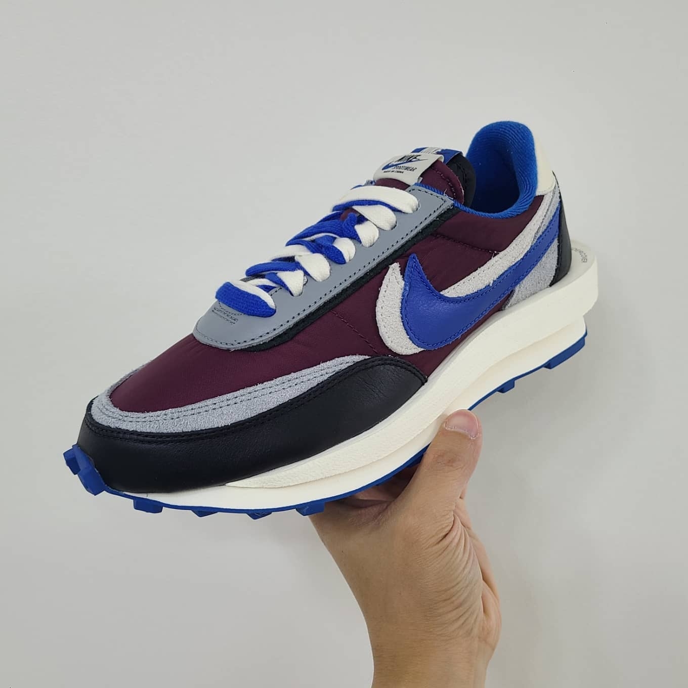 Nike x Sacai x Undercover LDWaffle Night Maroon Team Royal 착용 스타일 - 1