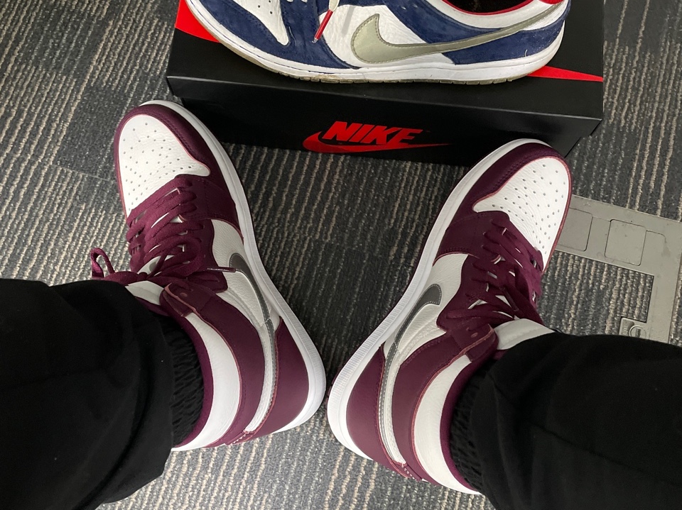 Jordan 1 Retro High OG Bordeaux 착용 스타일 - 2