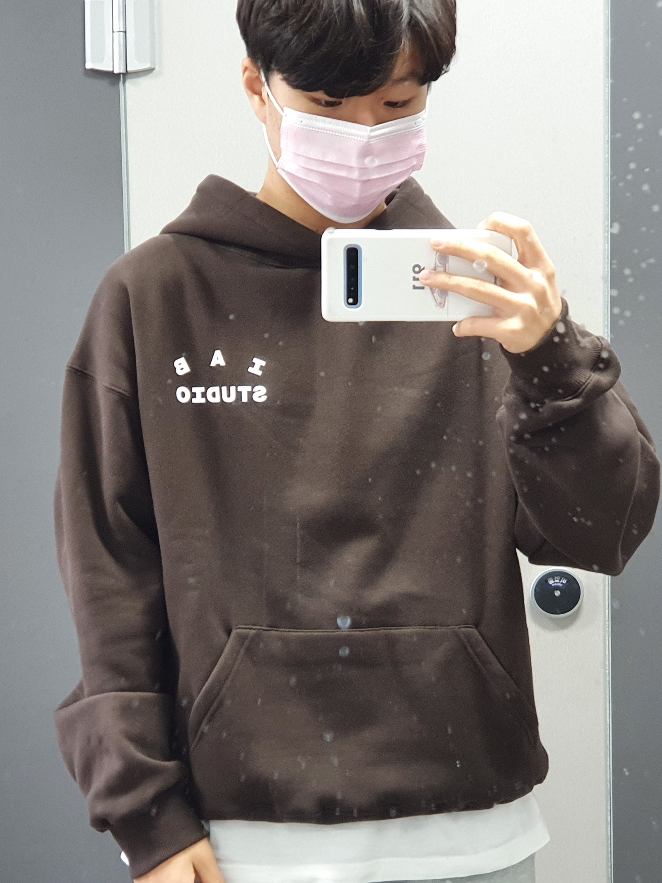 IAB Studio Hoodie Brown, Jordan 1 Retro High OG Black Mocha 착용 스타일 - 4