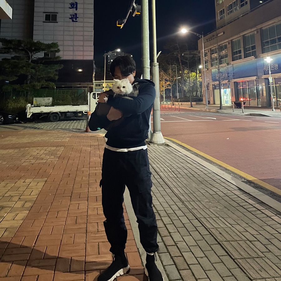 Balenciaga Speed Trainer Black White 2021/2022, AMI de Coeur Hoodie Black 착용 스타일