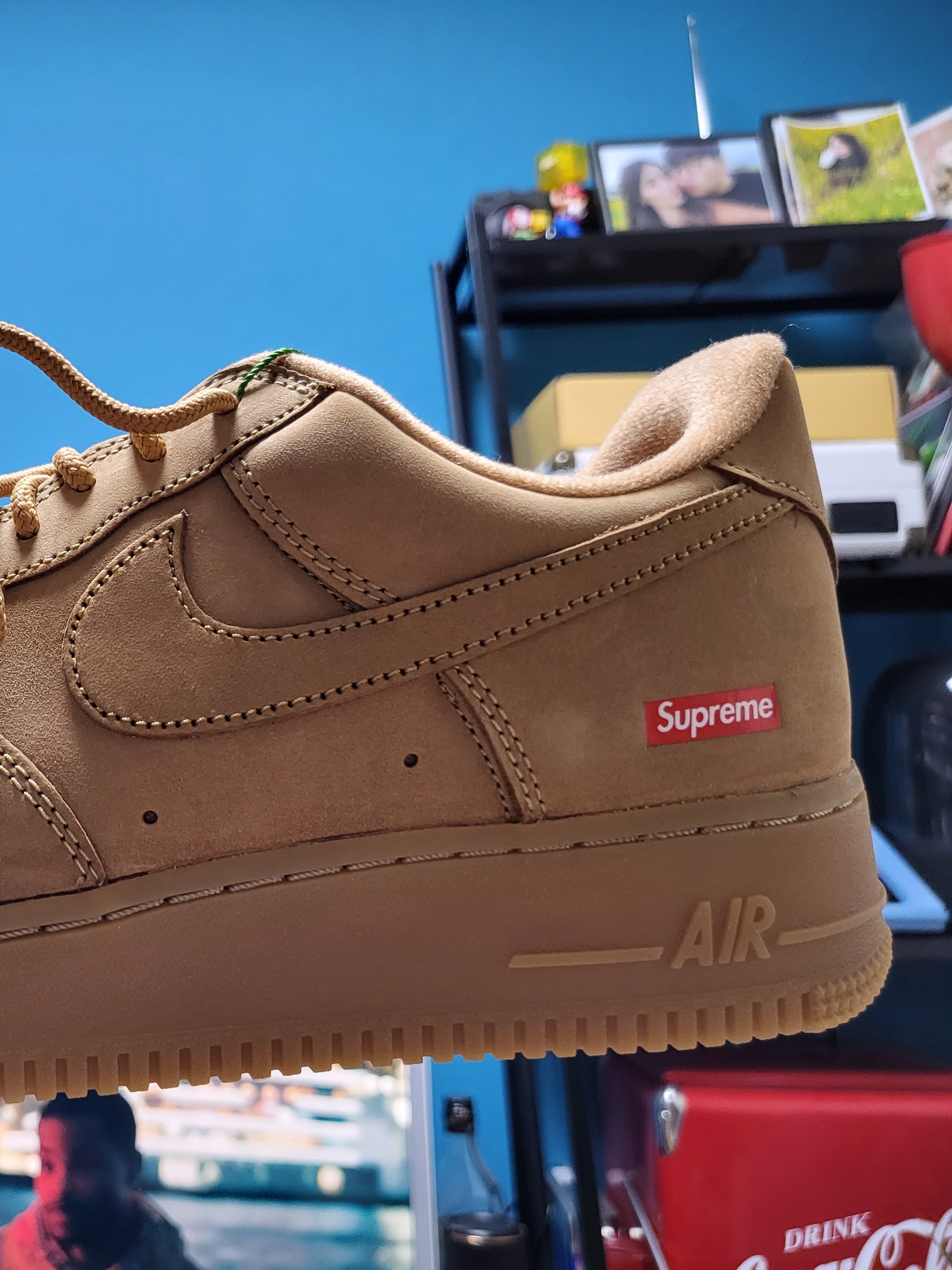 Nike x Supreme Air Force 1 Low Flax, Nike x Supreme Air Force 1 Low White 착용 스타일 - 2