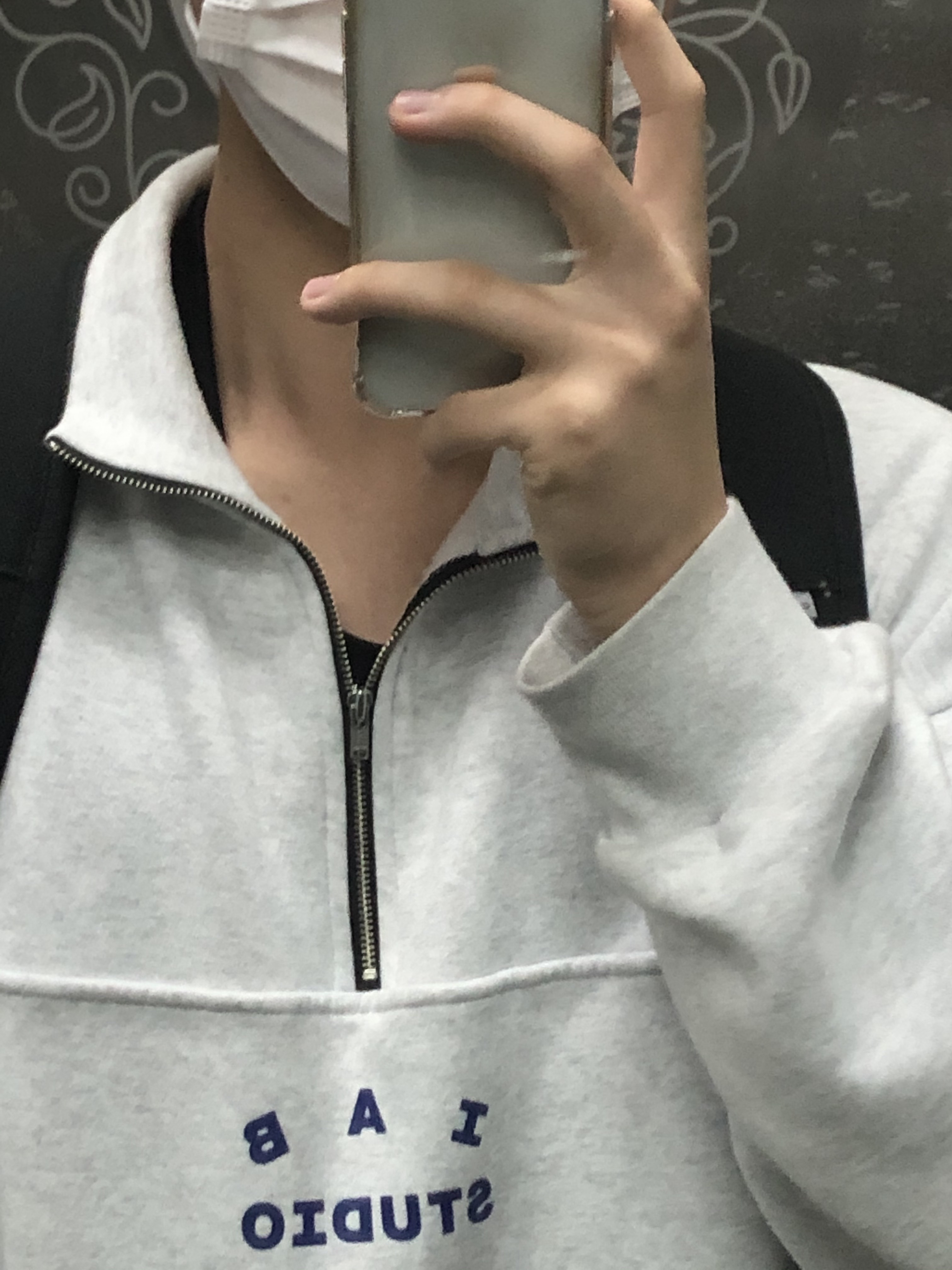 IAB Studio Half Zip Pullover Light Gray 착용 스타일 - 1