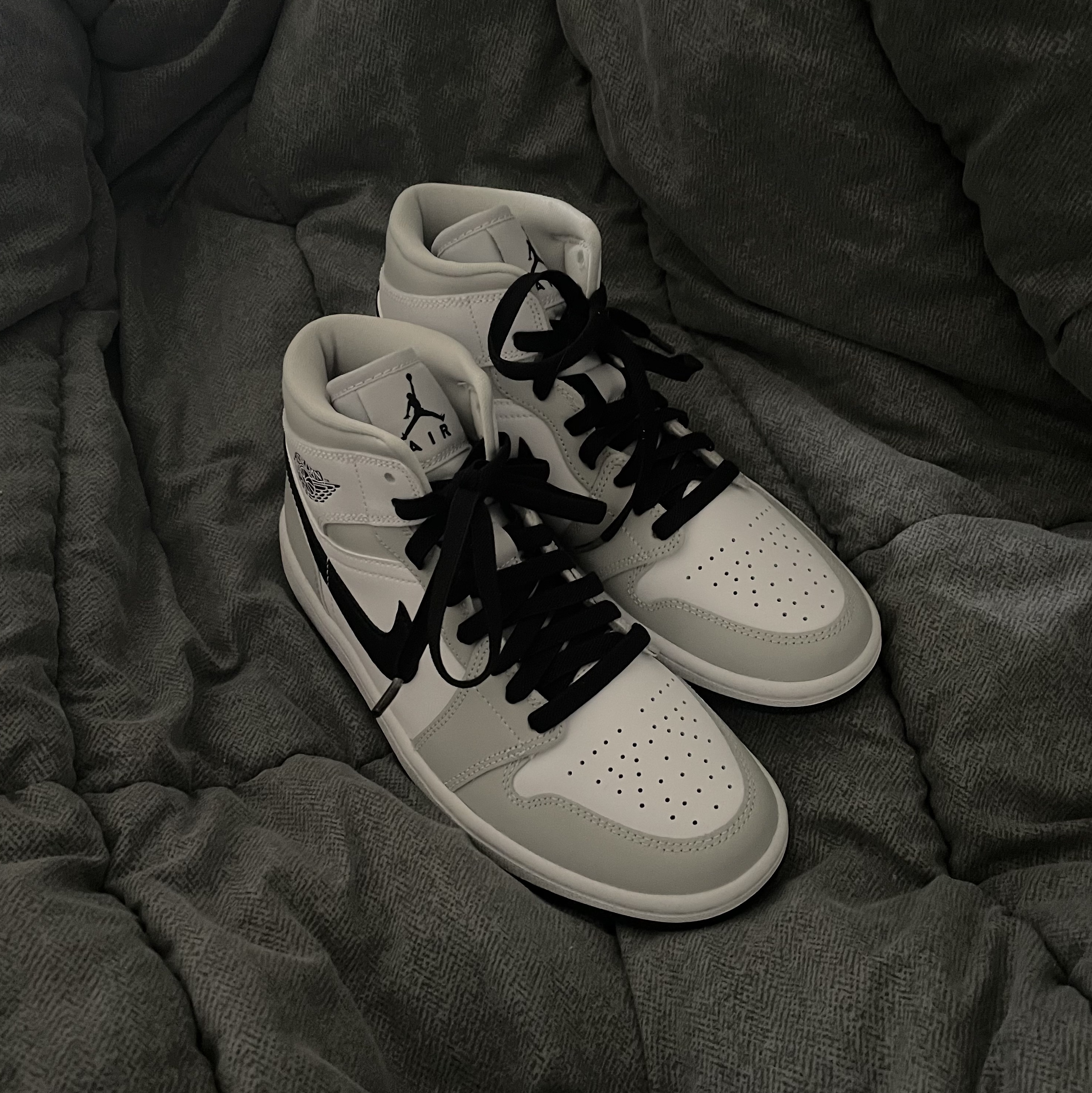 (W) Jordan 1 Mid Grey Fog 착용 스타일