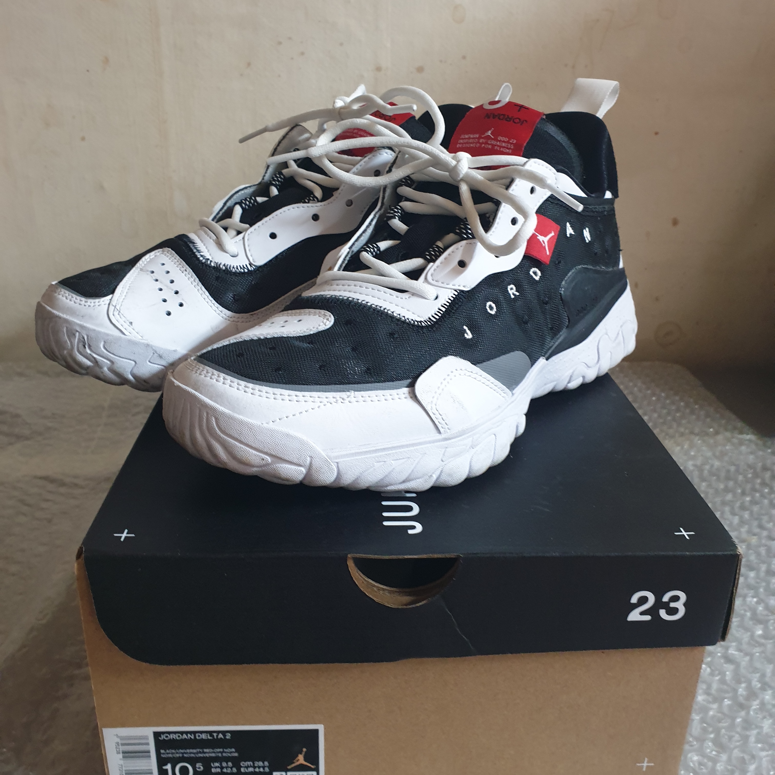 Jordan Delta 2 Chicago Bulls, Nike Air Monarch IV White Navy 착용 스타일 - 1