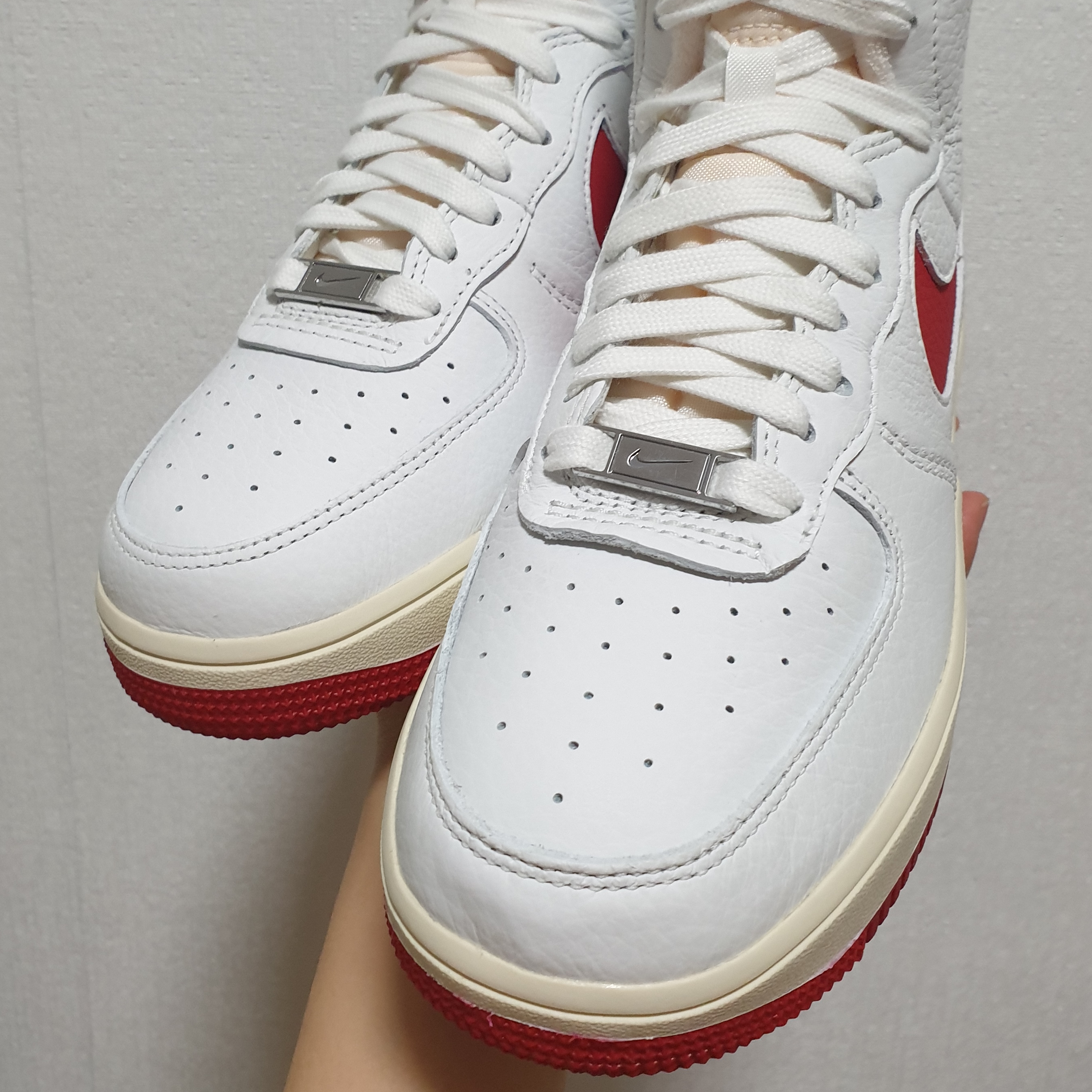 (W) Nike Air Force 1 High Sculpt Gym Red 착용 스타일 - 1