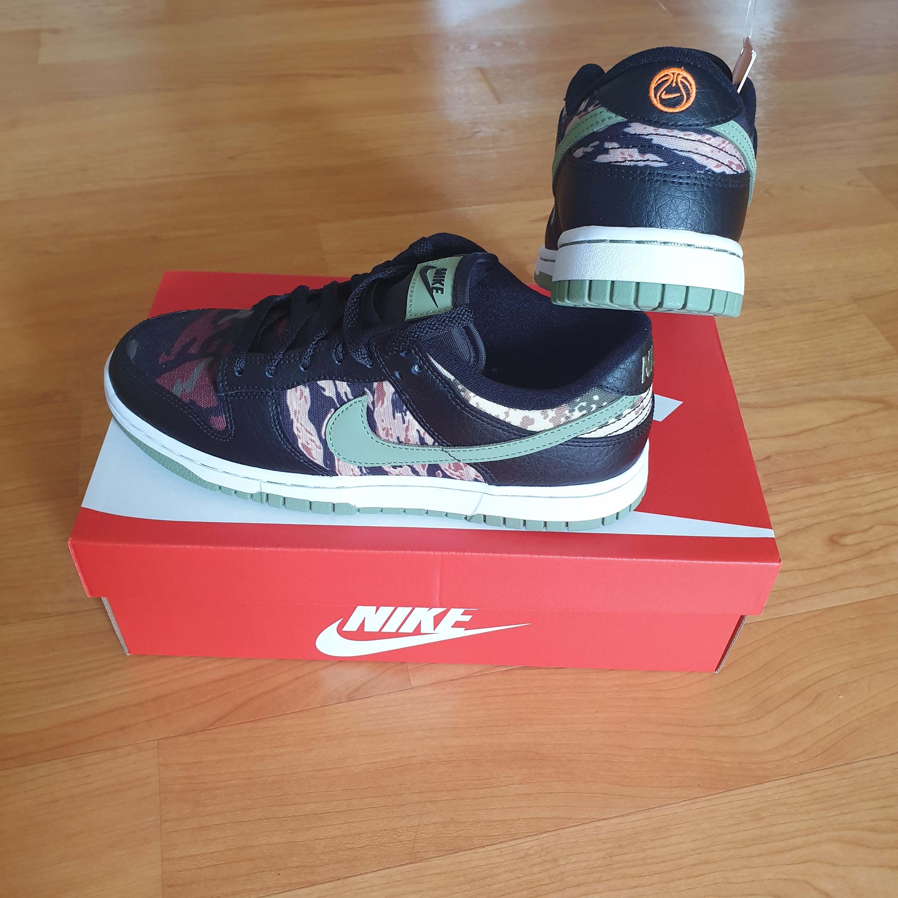 Nike Dunk Low SE Black Multi Camo 착용 스타일