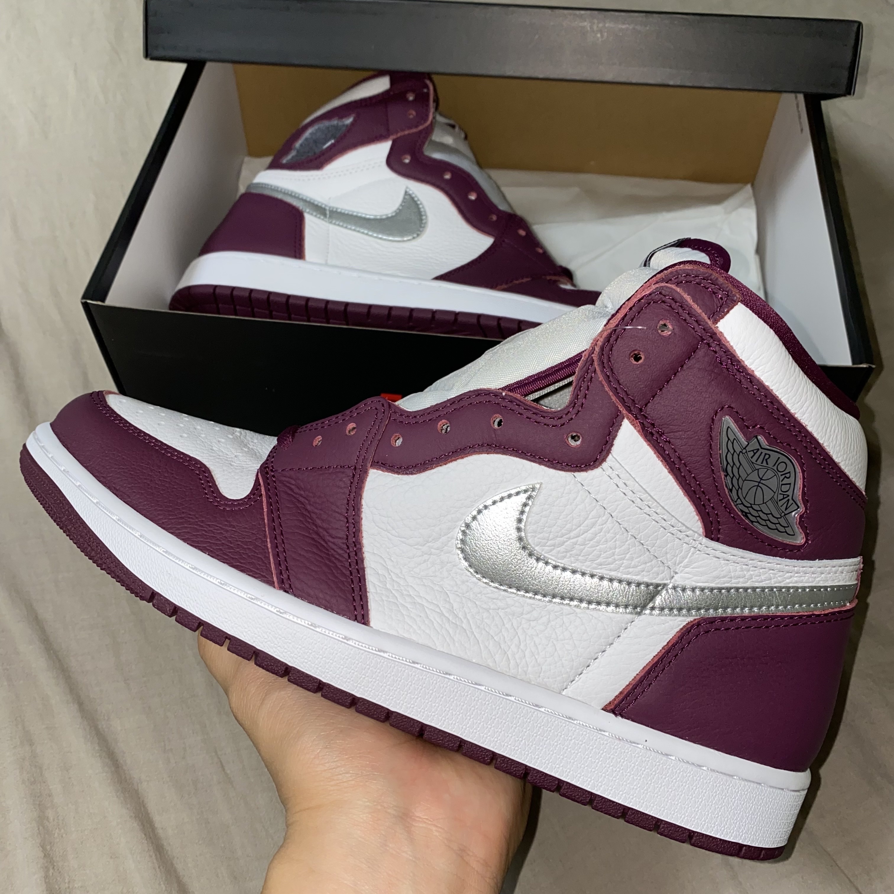 Jordan 1 Retro High OG Bordeaux, (GS) Jordan 1 Retro High OG Bordeaux 착용 스타일 - 4