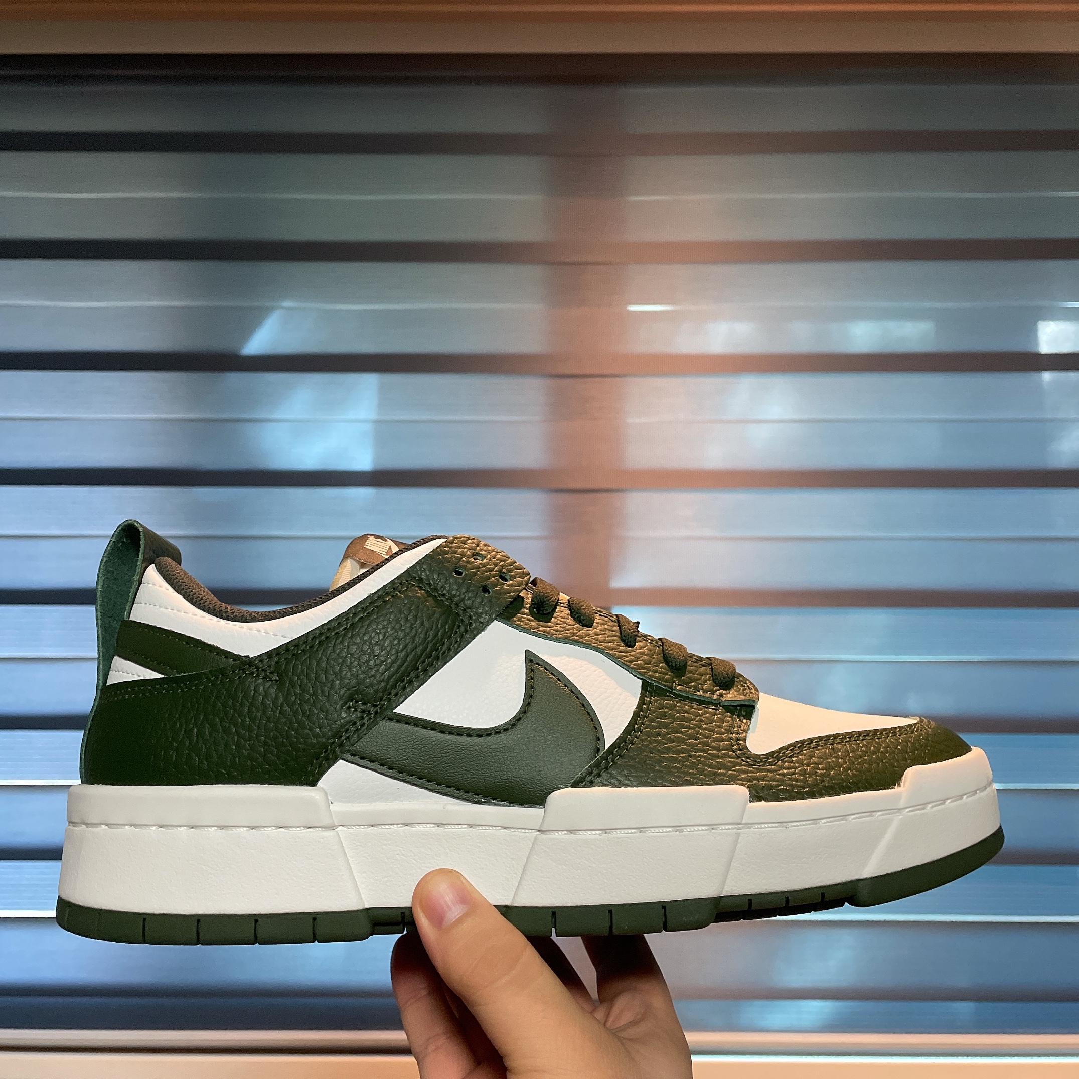 (W) Nike Dunk Low Disrupt Carbon Green 착용 스타일 - 1