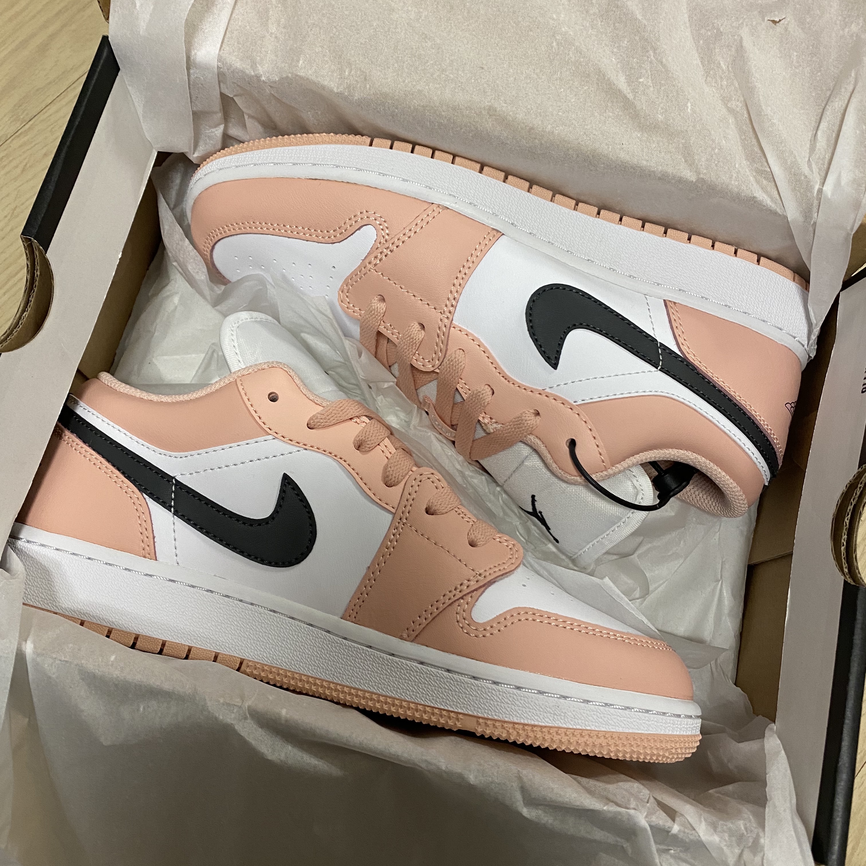 (GS) Jordan 1 Low Light Arctic Pink 착용 스타일 - 4