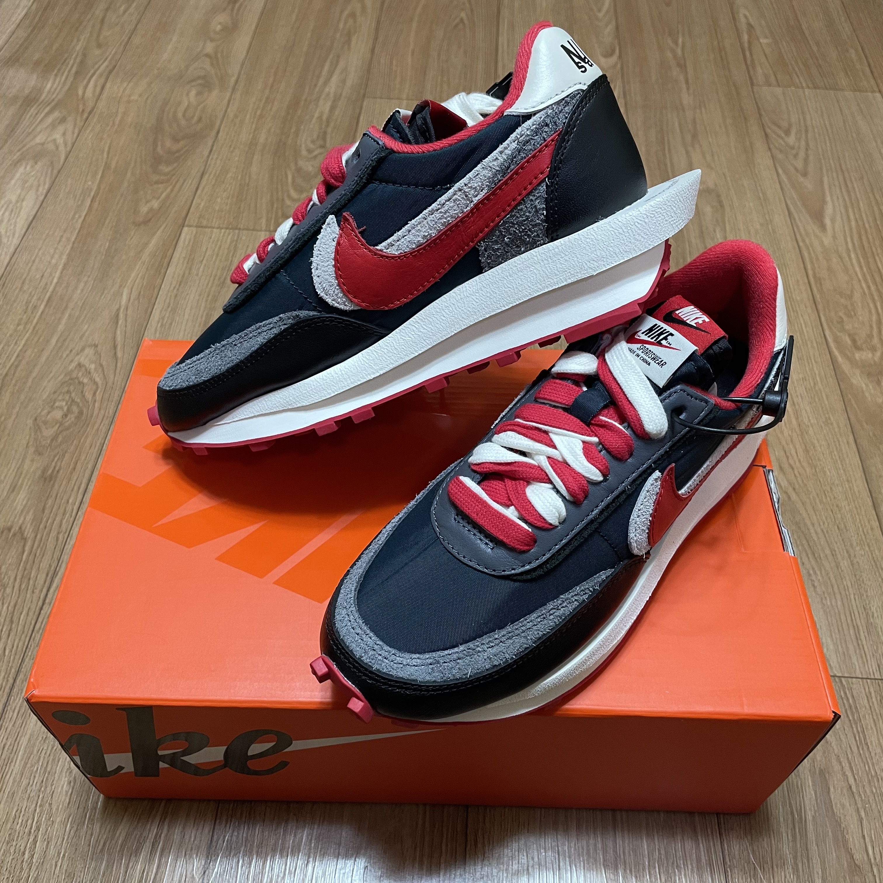 Nike x Sacai x Undercover LDWaffle Midnight Spruce University Red 착용 스타일