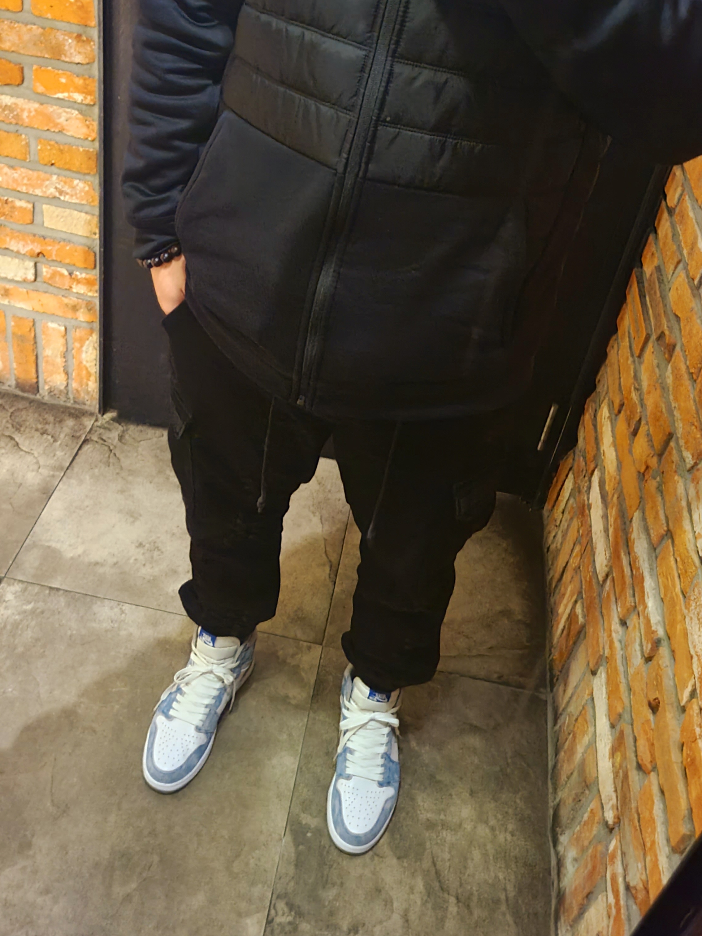 Jordan 1 Retro High OG Hyper Royal 착용 스타일