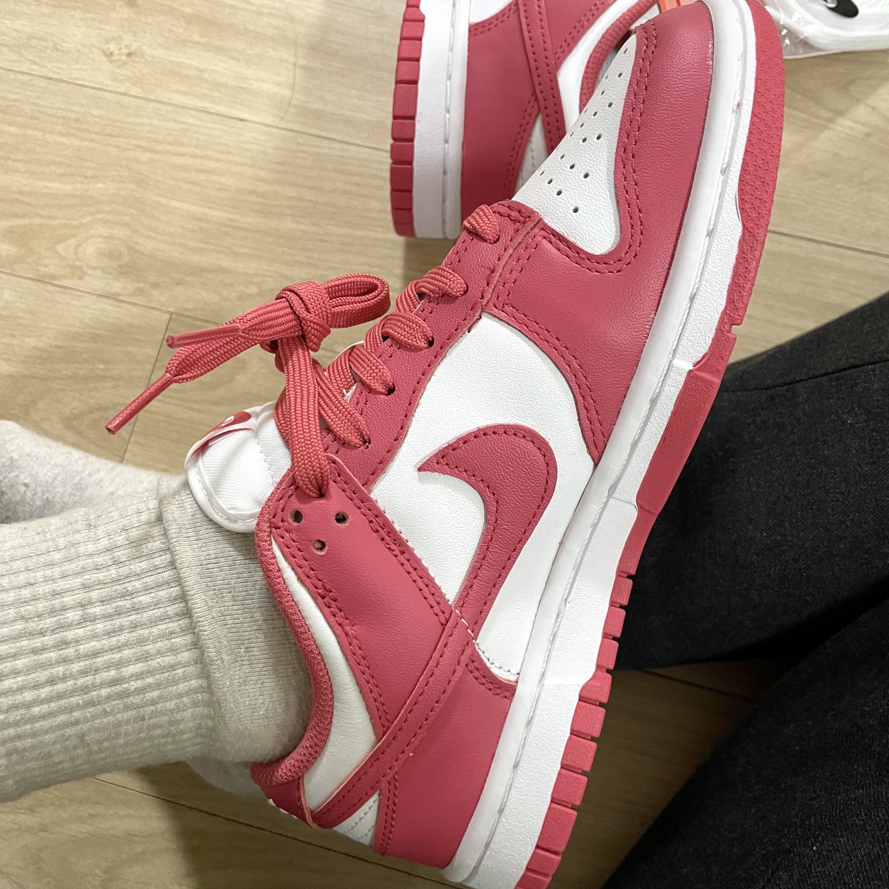 (W) Nike Dunk Low Archeo Pink 착용 스타일 - 3