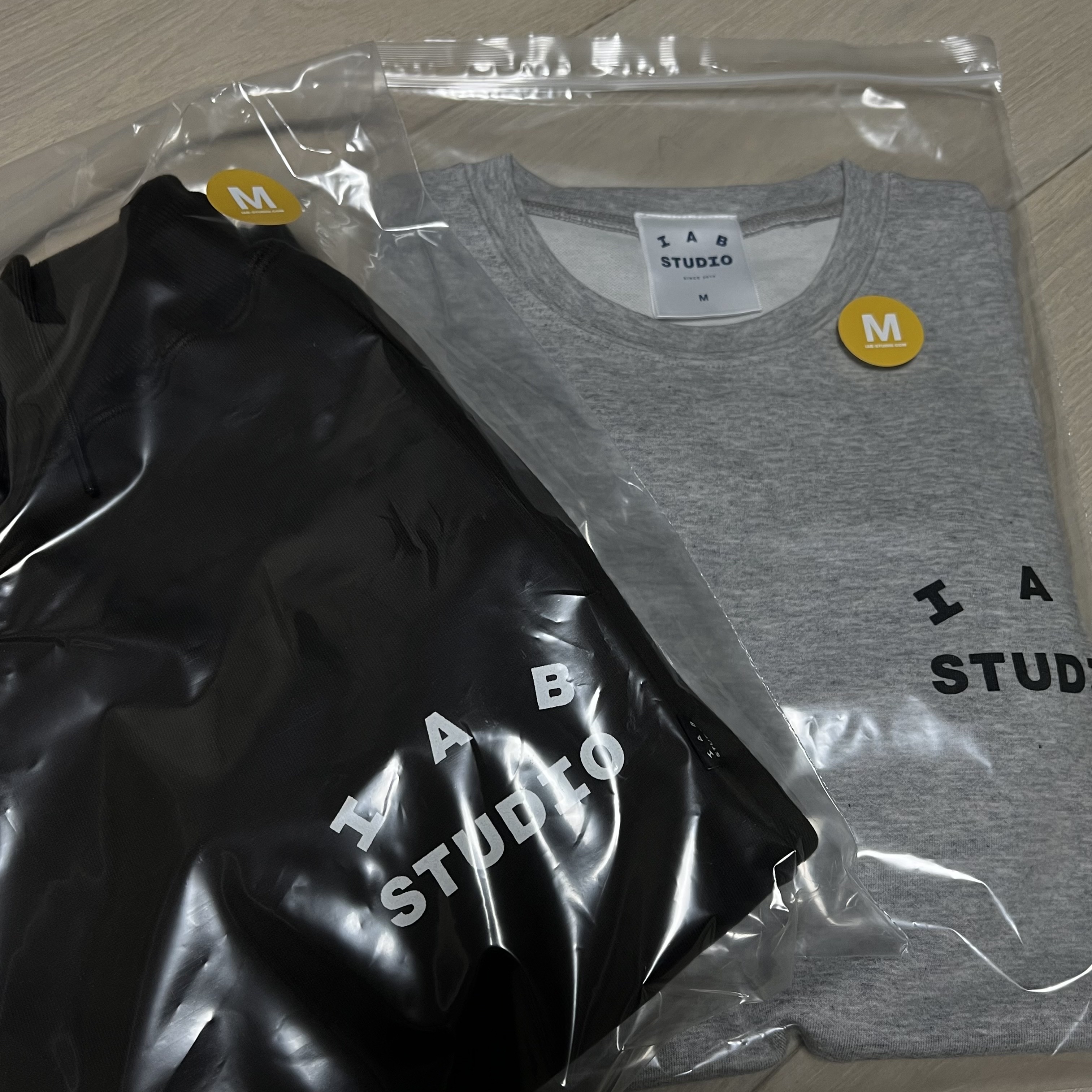 IAB Studio Sweatpants Brown, IAB Studio Long Sleeve Gray 착용 스타일