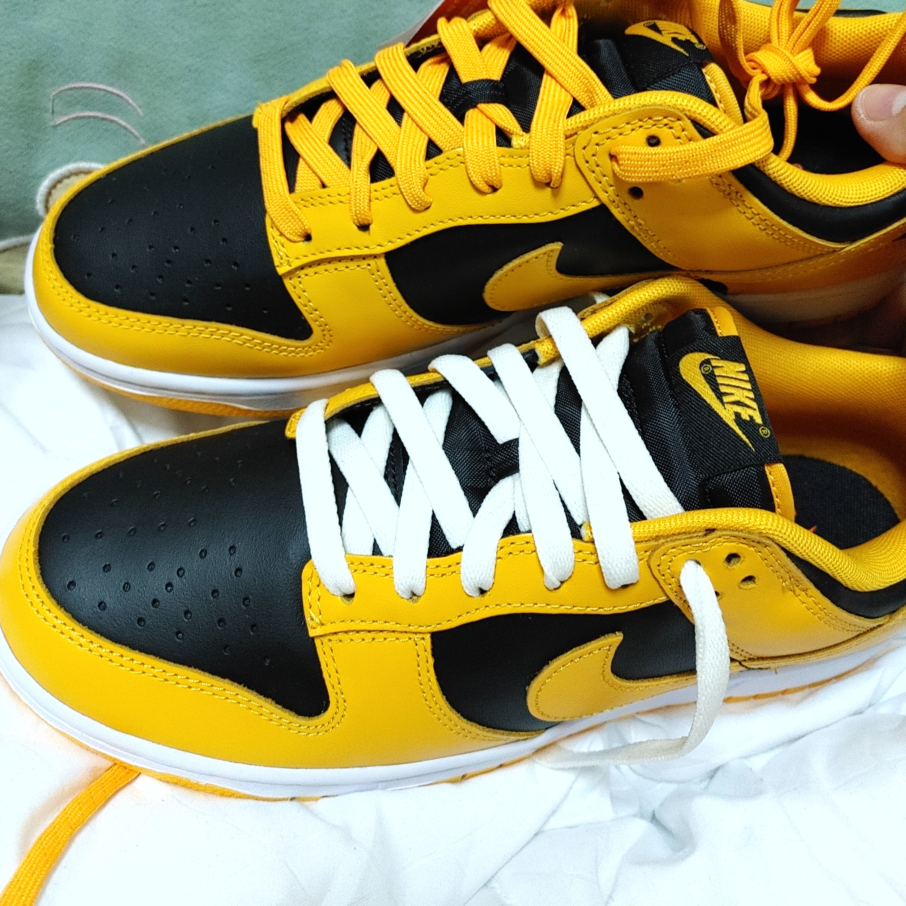 Nike Dunk Low Retro Championship Goldenrod 착용 스타일 - 2