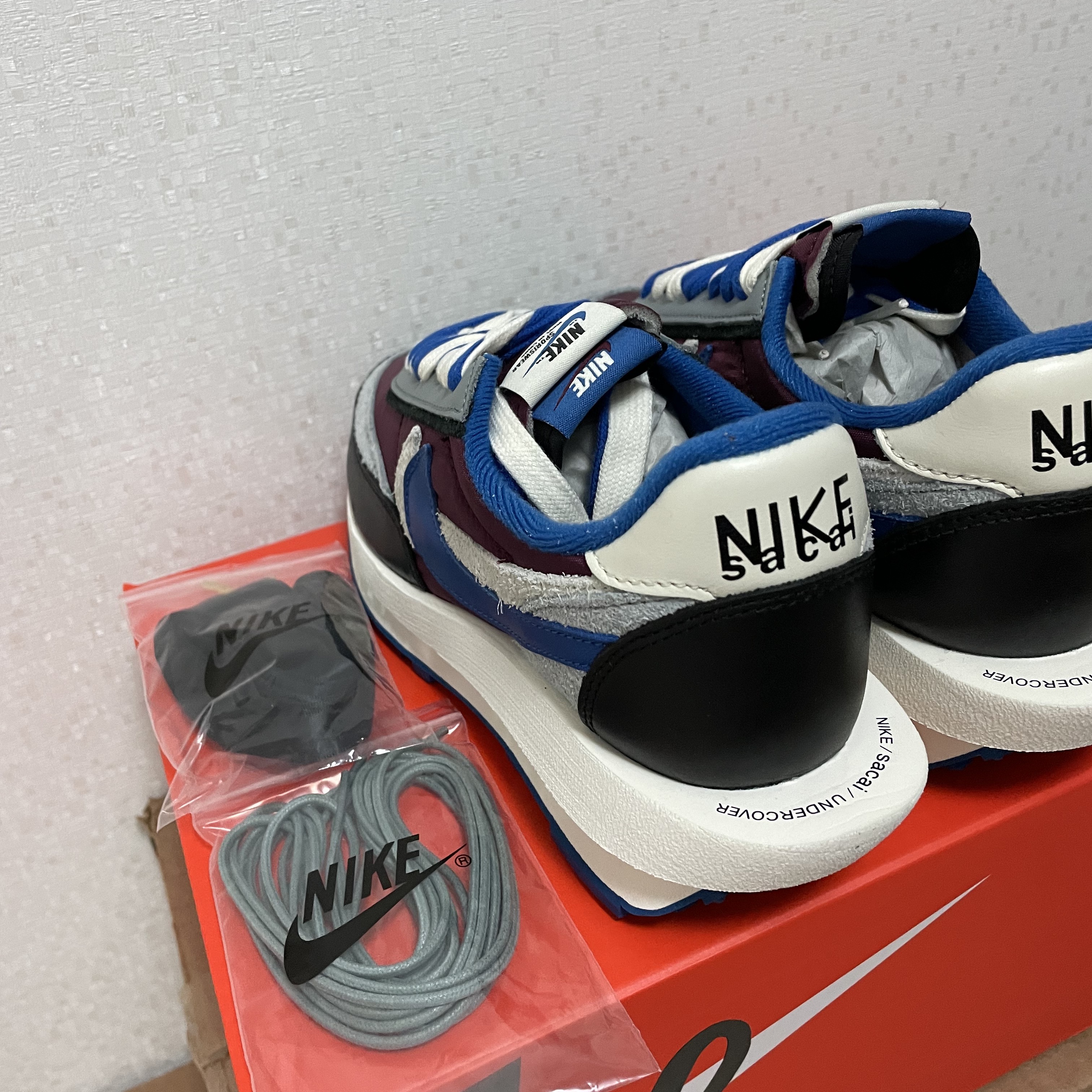 Nike x Sacai x Undercover LDWaffle Night Maroon Team Royal 착용 스타일 - 3