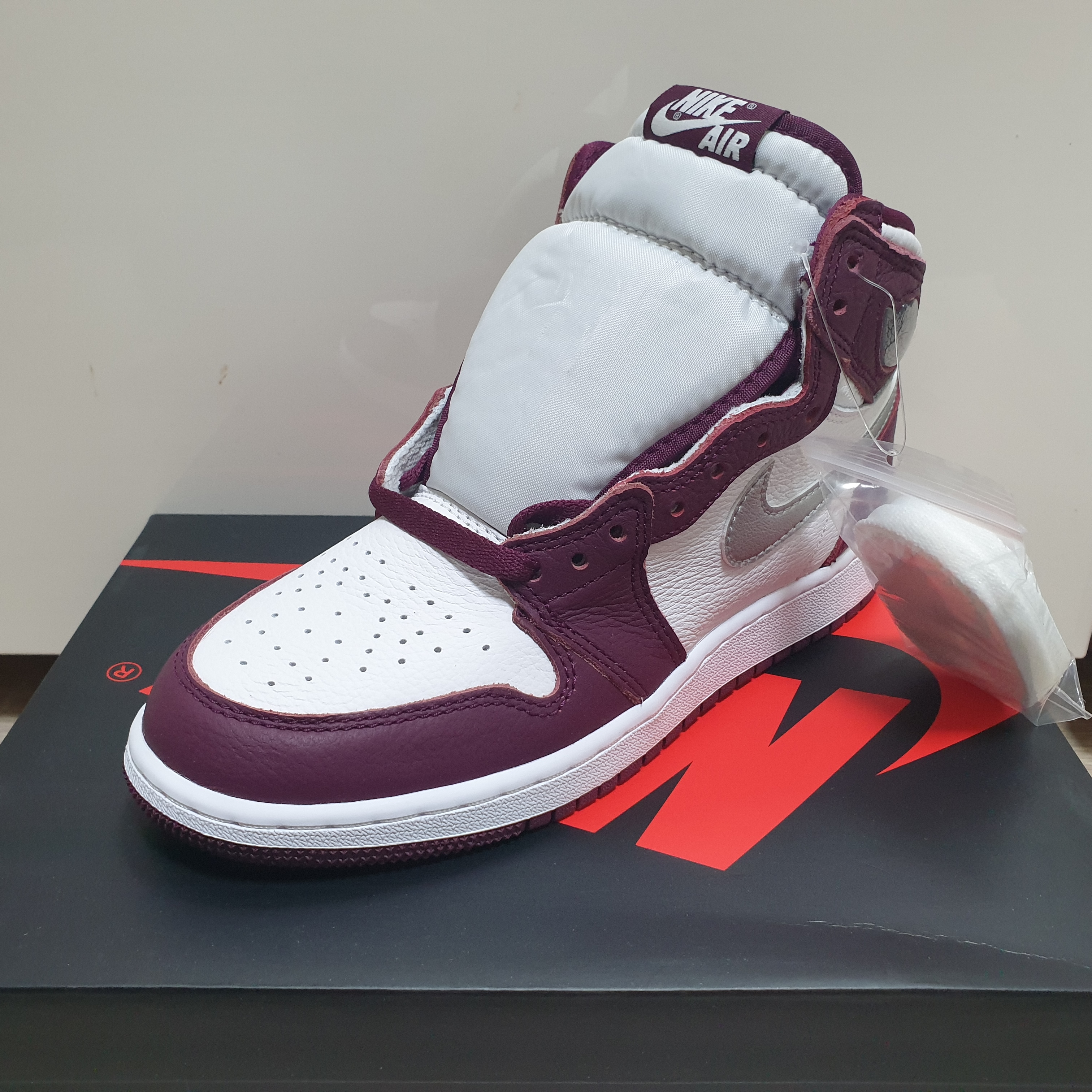(GS) Jordan 1 Retro High OG Bordeaux 착용 스타일