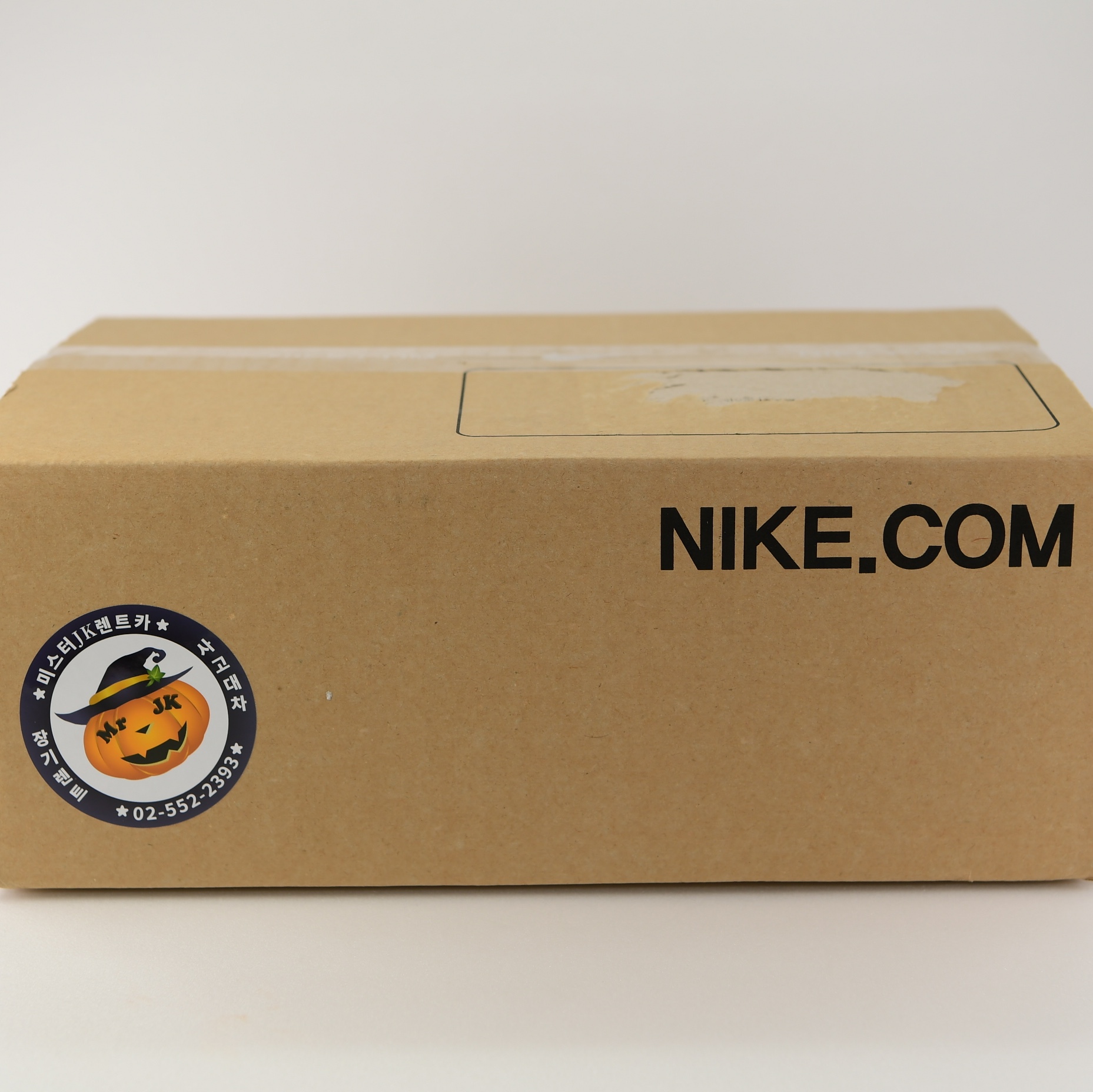 Jordan 2 x Off-White Retro Low SP White and Varsity Red 착용 스타일