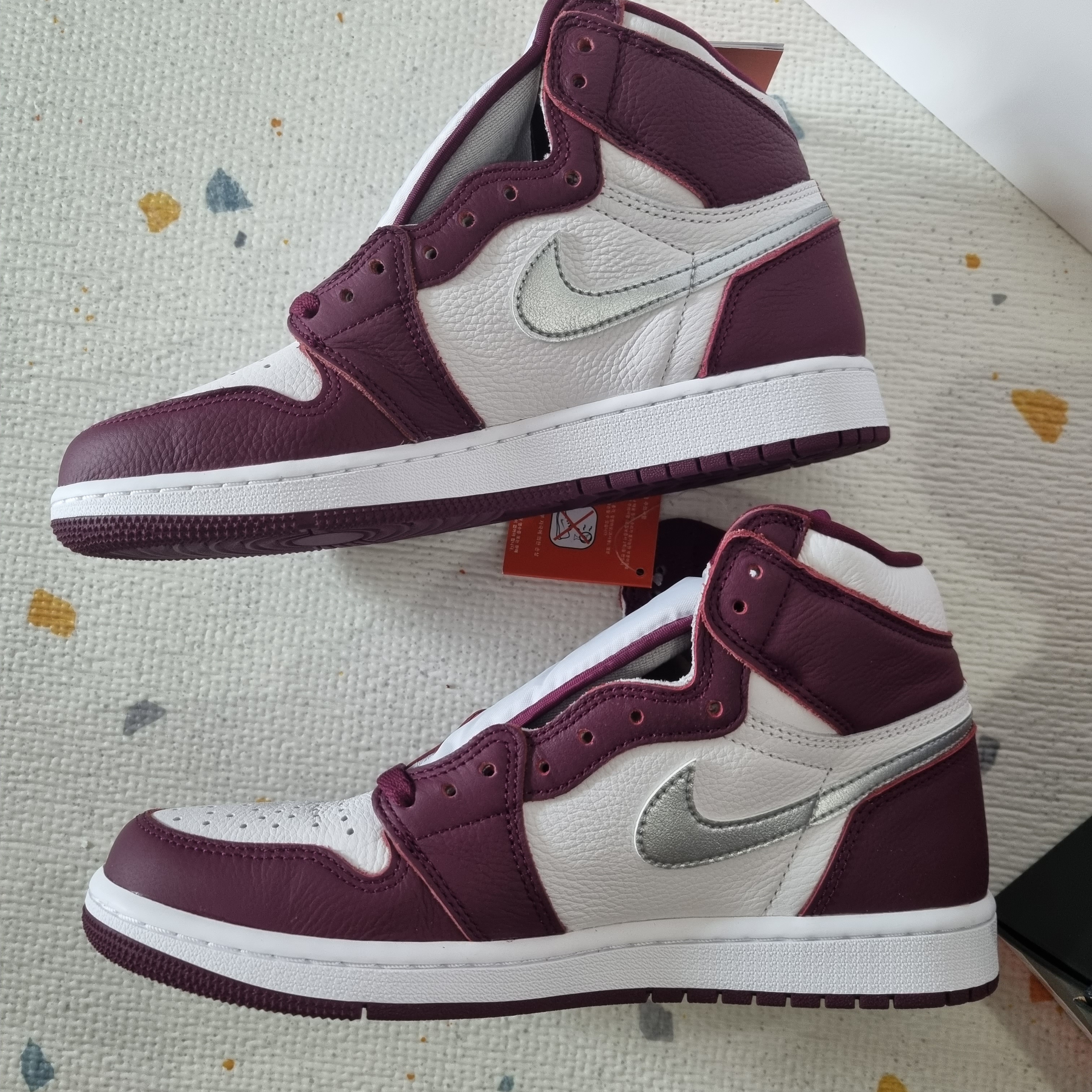 Jordan 1 Retro High OG Bordeaux, (GS) Jordan 1 Retro High OG Bordeaux 착용 스타일 - 2