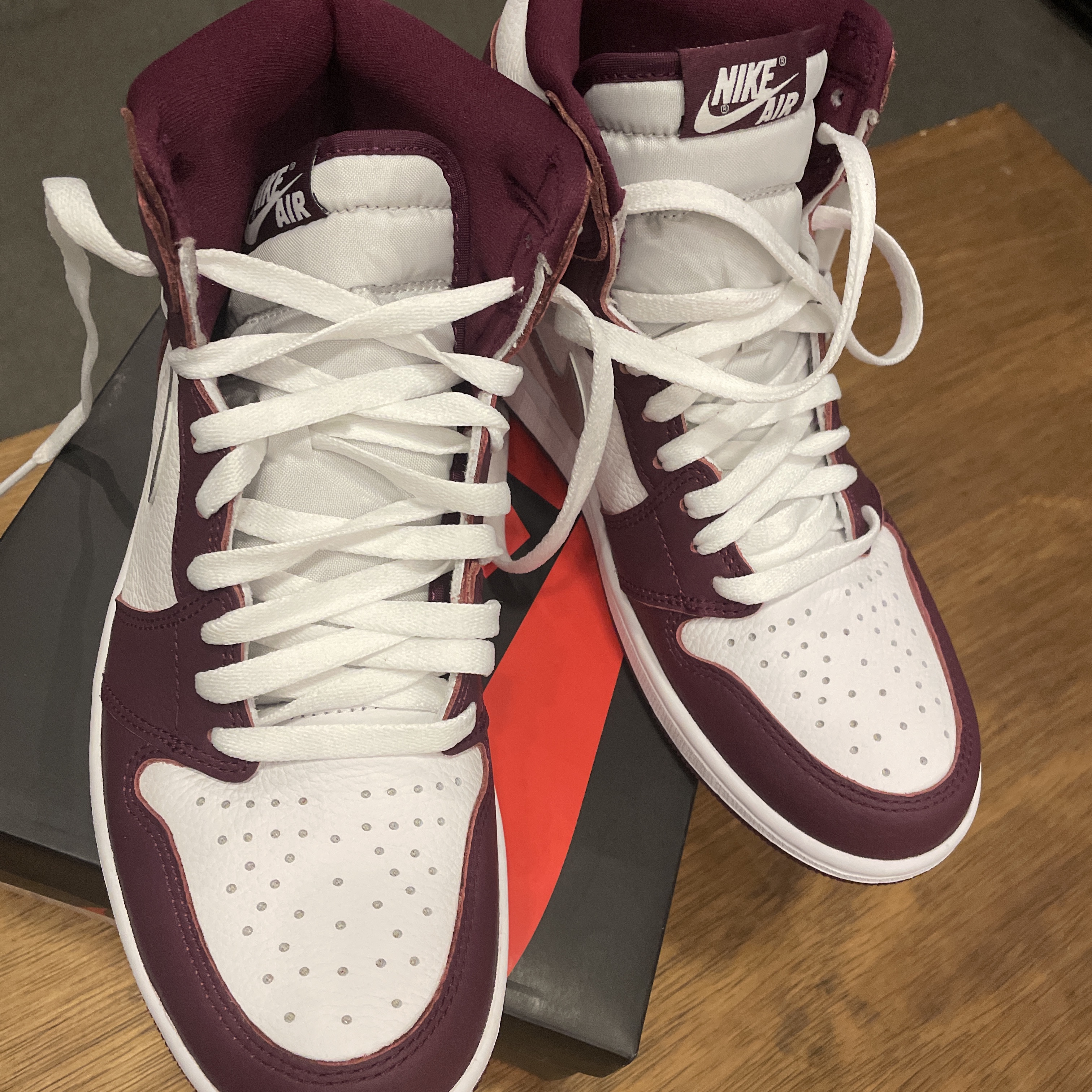 Jordan 1 Retro High OG Bordeaux 착용 스타일