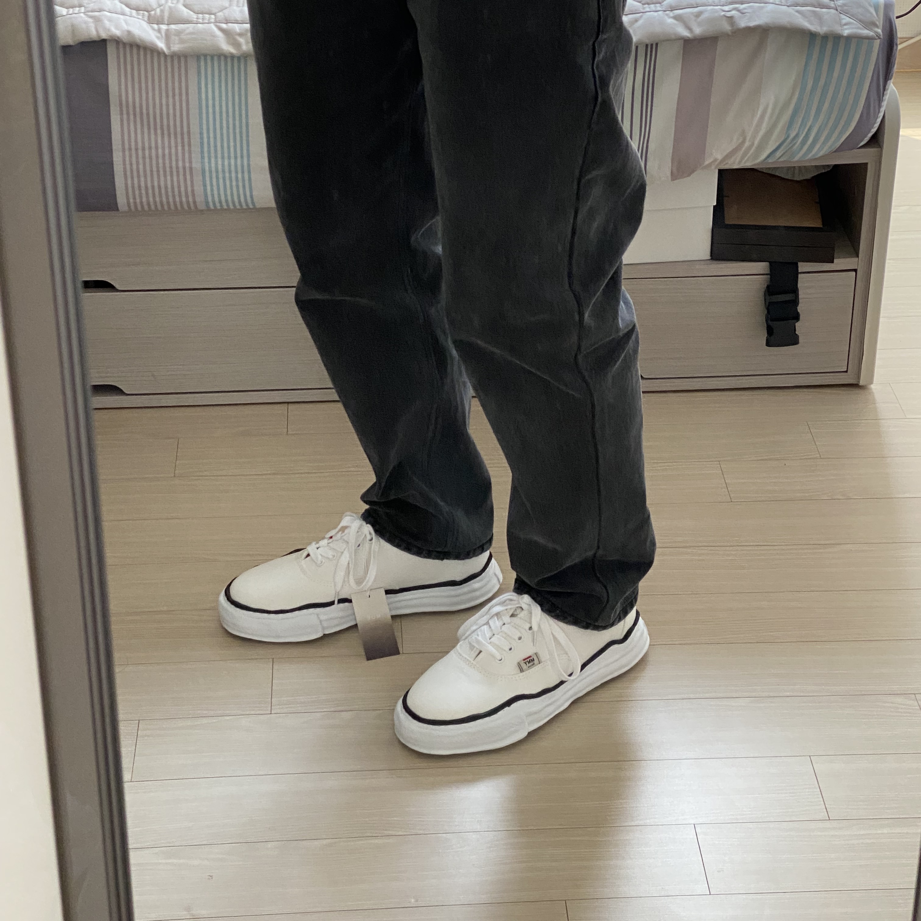 Maison Mihara Yasuhiro Baker OG Sole Canvas Low Cut Sneakers White 착용 스타일