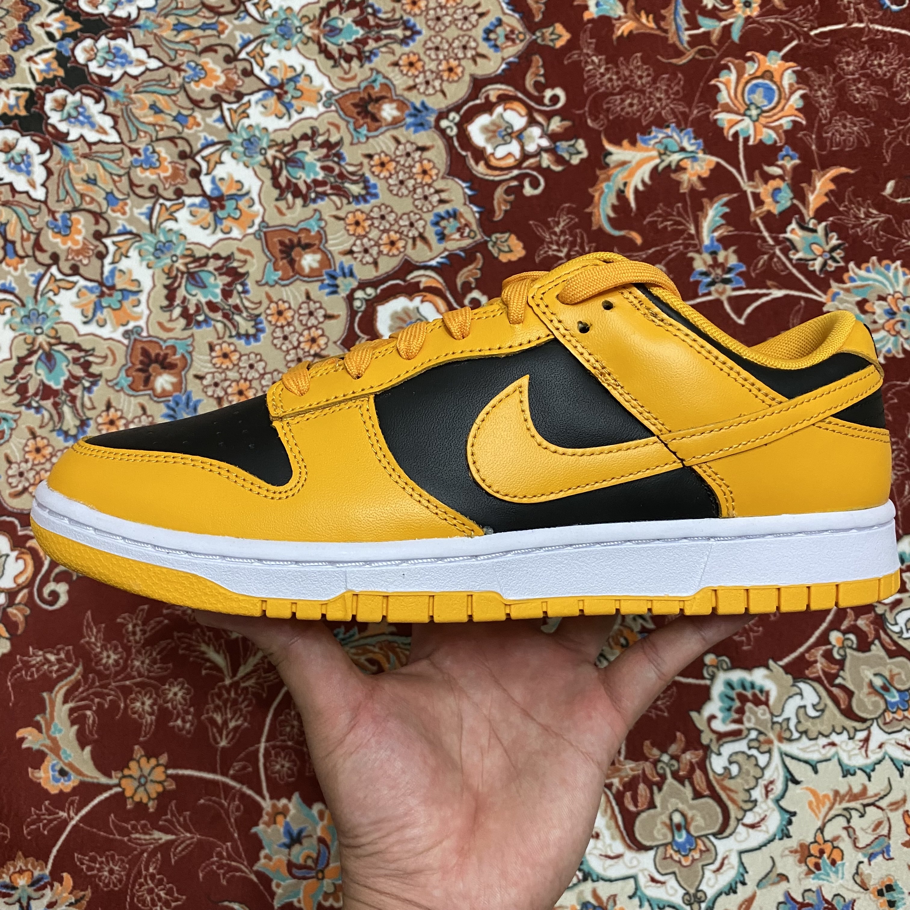Nike Dunk Low Retro Championship Goldenrod 착용 스타일 - 2