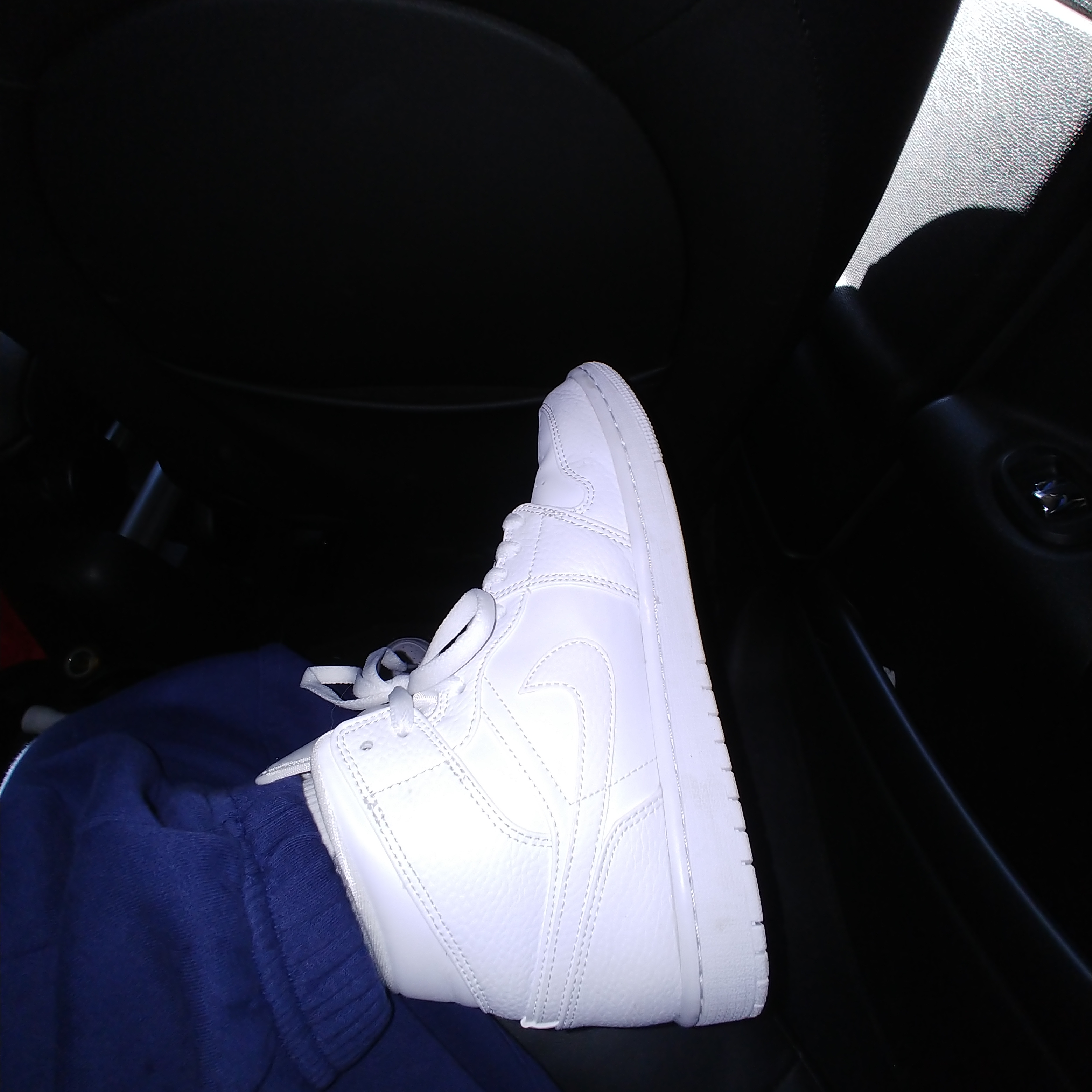 Jordan 1 Mid Triple White 착용 스타일