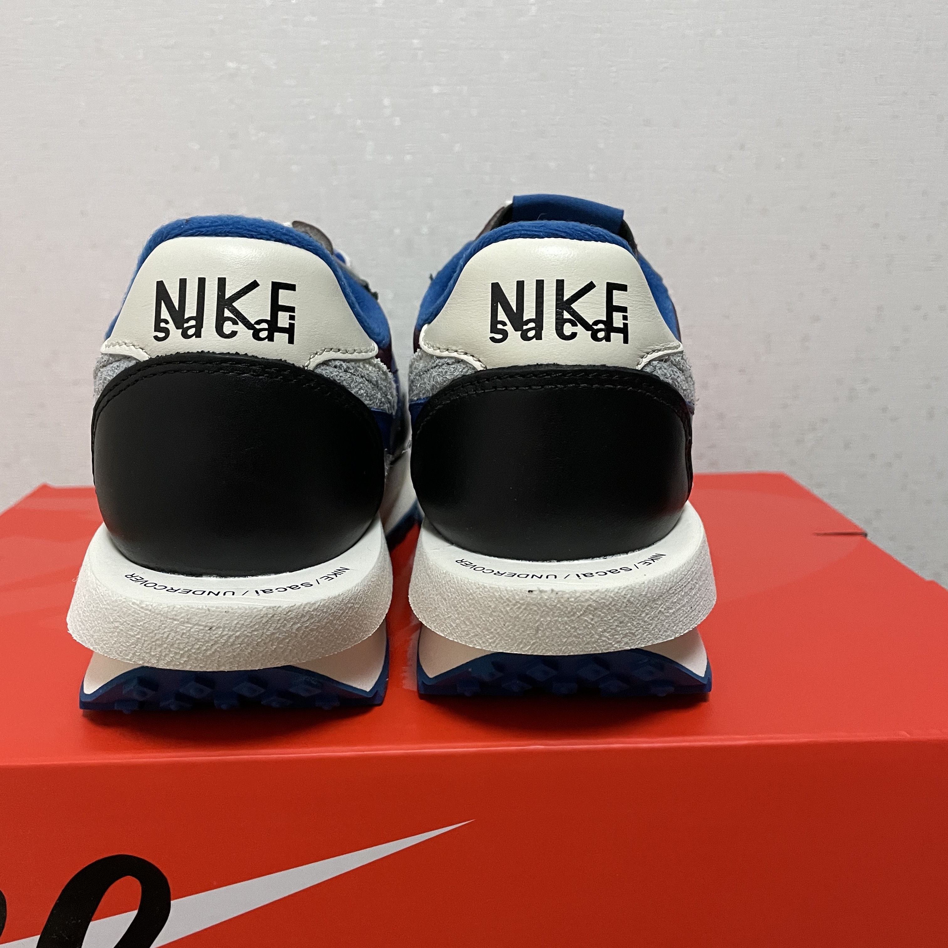Nike x Sacai x Undercover LDWaffle Night Maroon Team Royal 착용 스타일 - 4