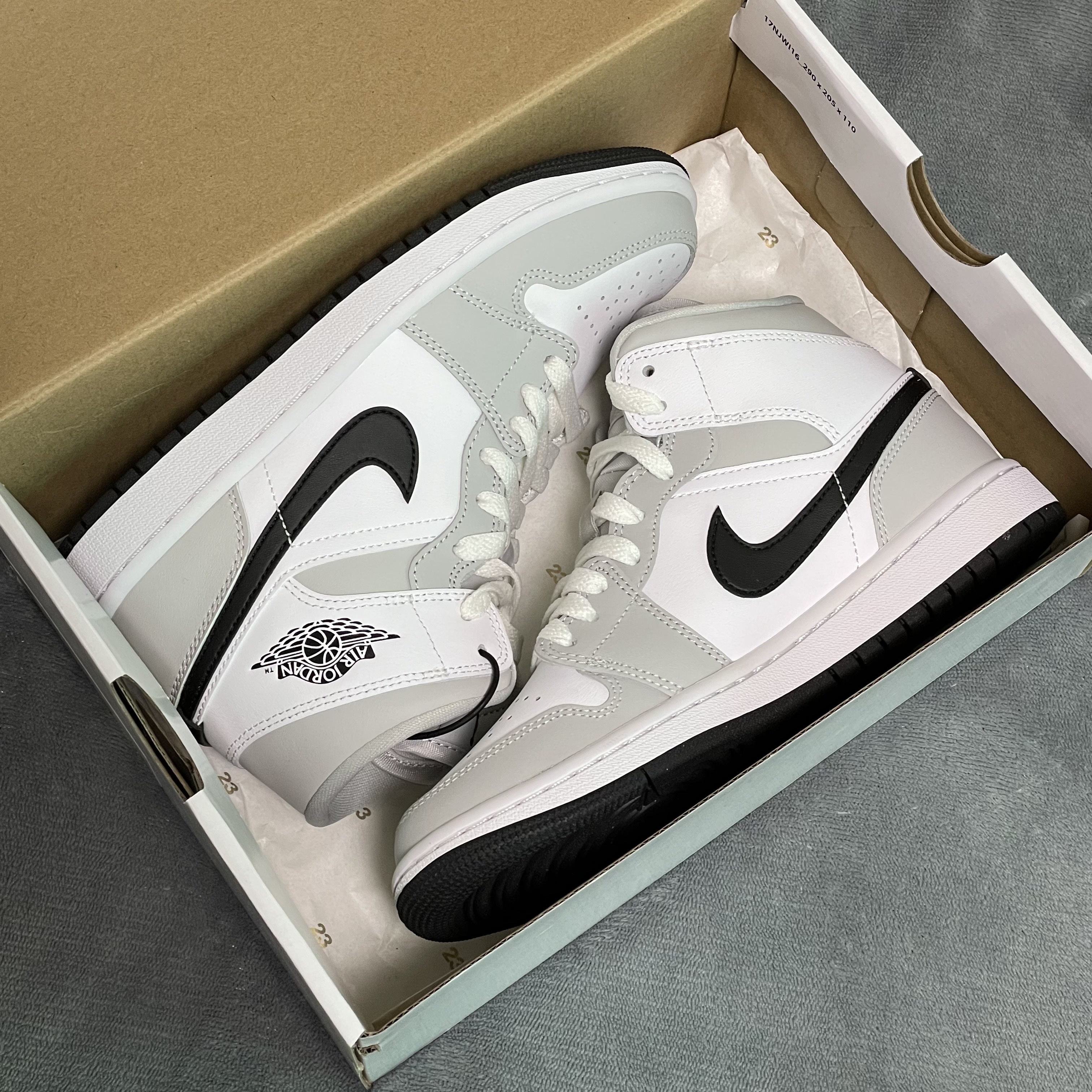 (W) Jordan 1 Mid Grey Fog 착용 스타일 - 2