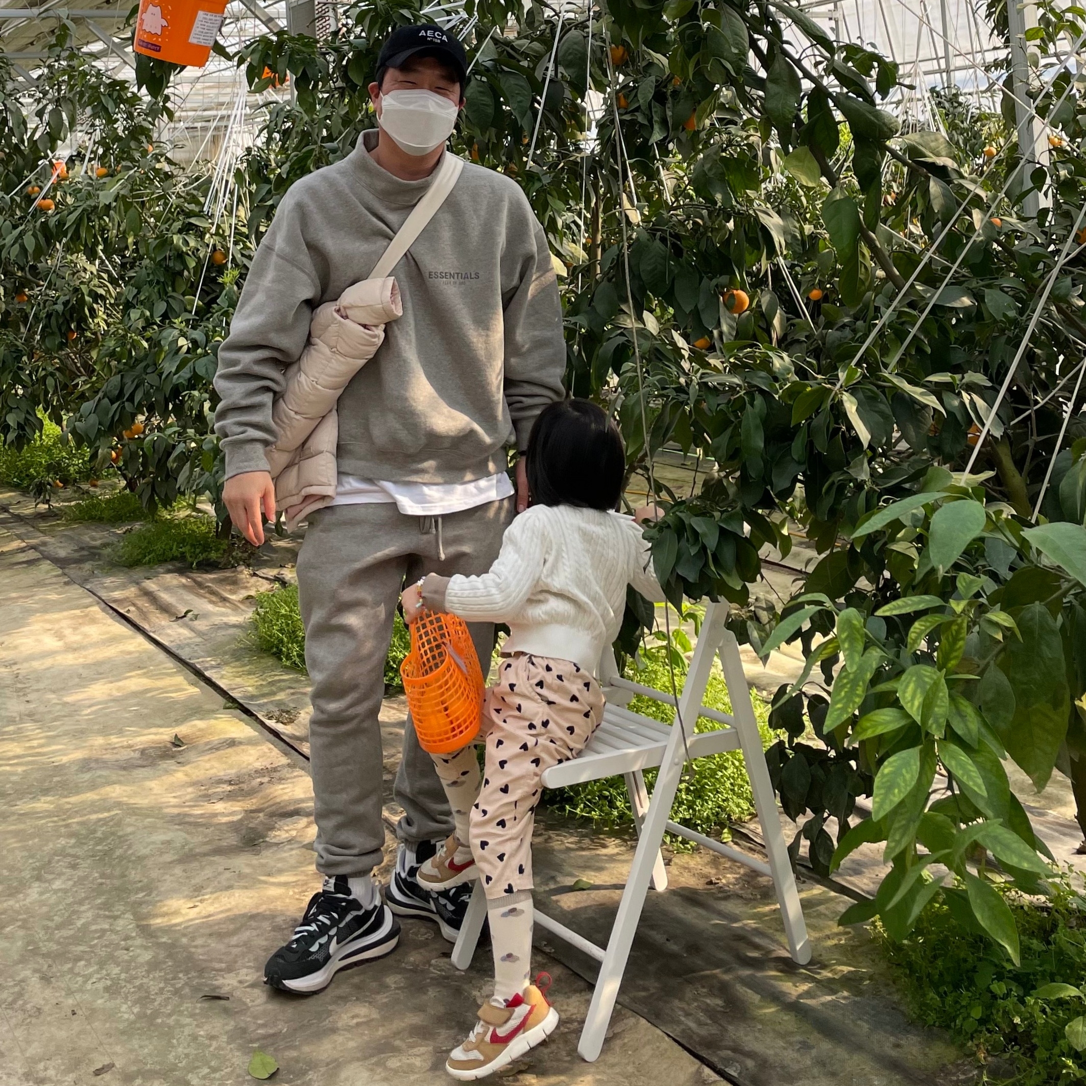 Nike x Sacai VaporWaffle Black White, Essentials Sweatpants Heather Oatmeal - 21SS 착용 스타일
