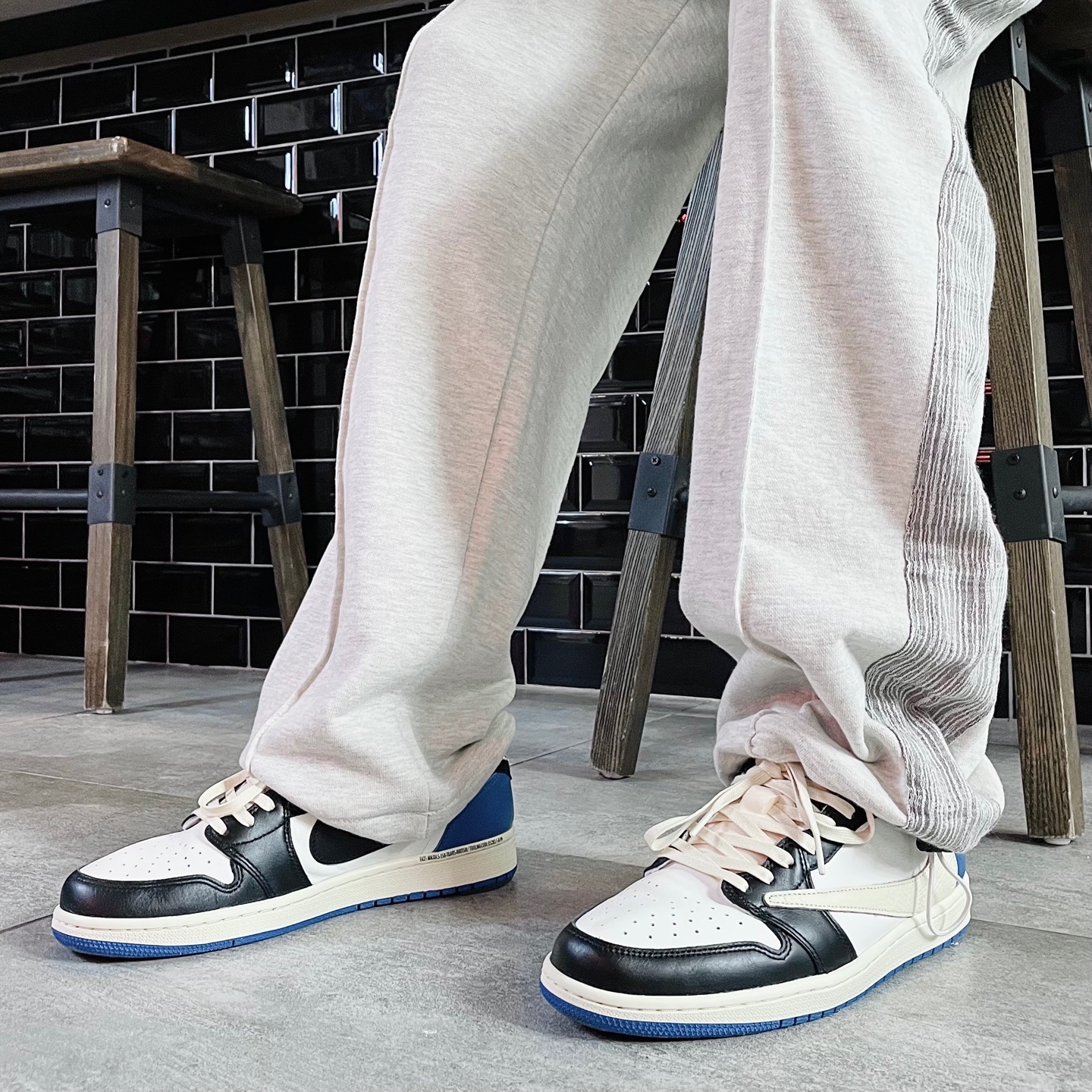 Jordan 1 x Travis Scott x Fragment Retro Low OG SP Military Blue 착용 스타일