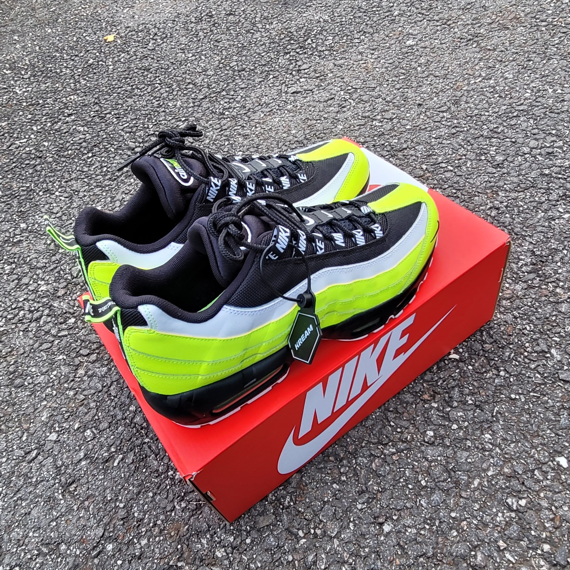 Nike Air Max 95 Reverse Volt 착용 스타일 - 3