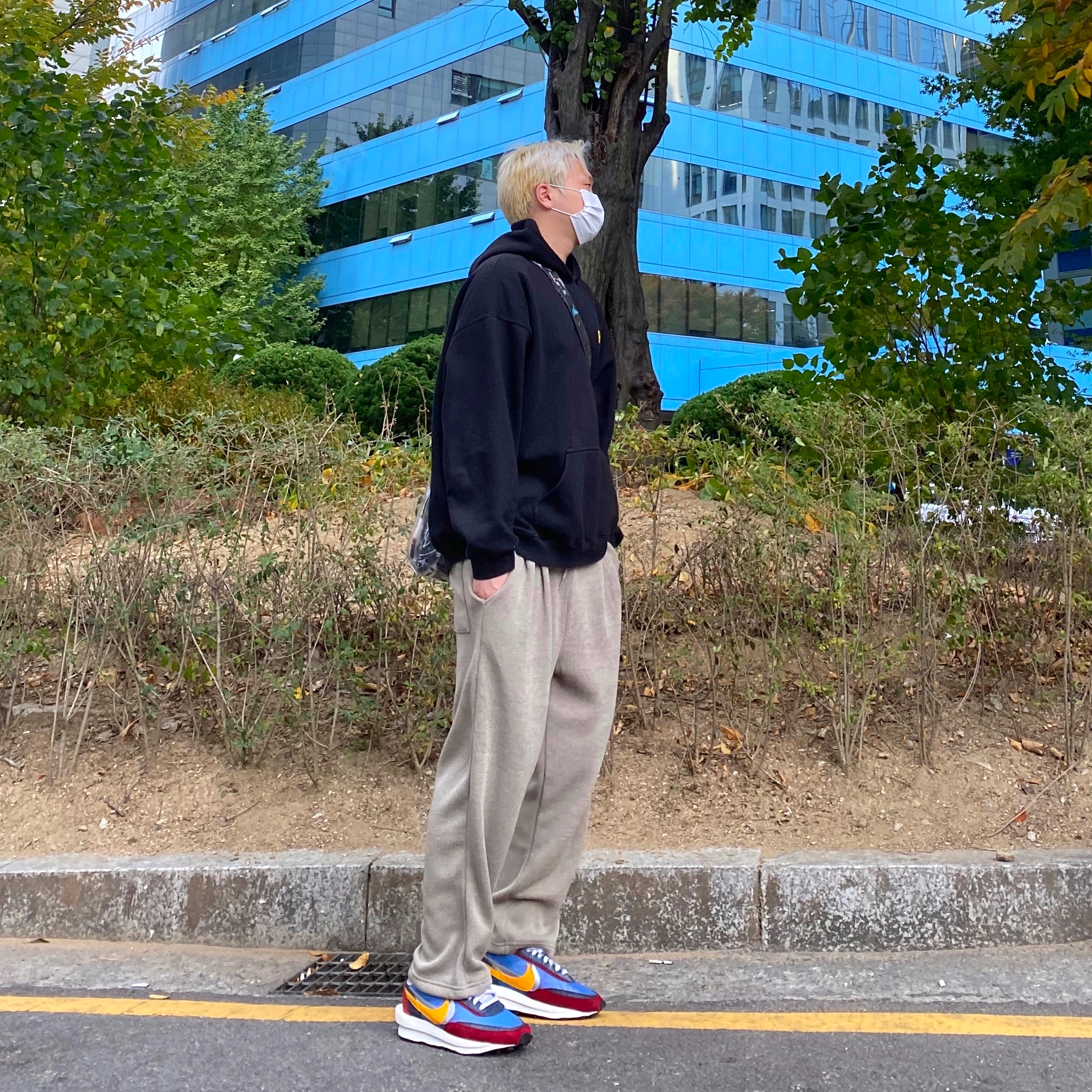 Nike x Sacai LDWaffle Blue Multi 착용 스타일