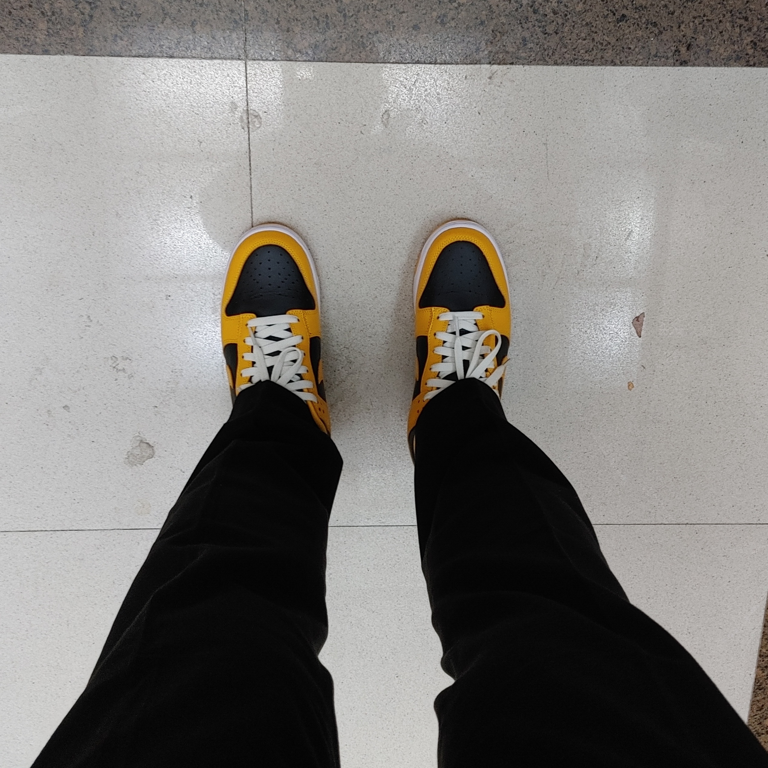 Nike Dunk Low Retro Championship Goldenrod 착용 스타일 - 1