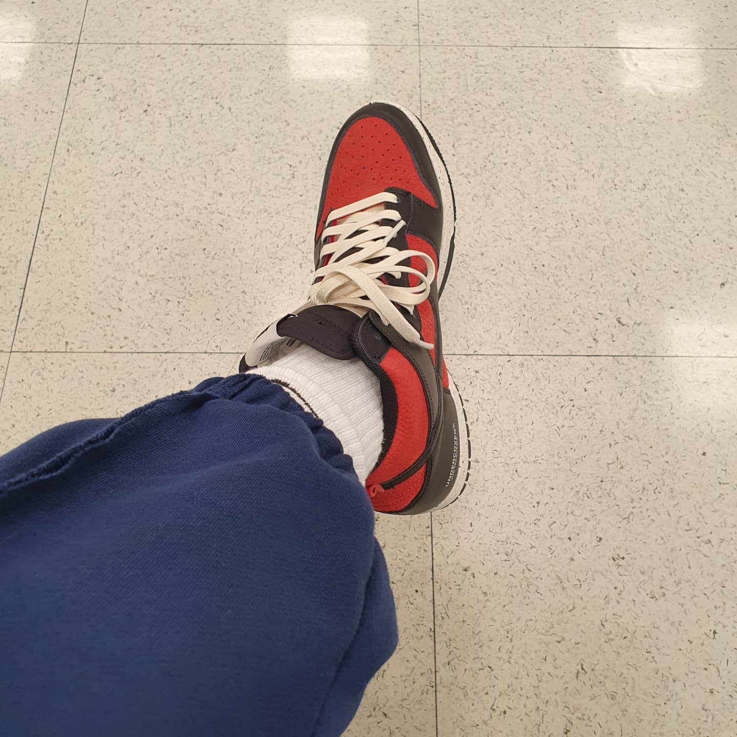 Nike x Undercover Dunk High 1985 Gym Red 착용 스타일 - 2