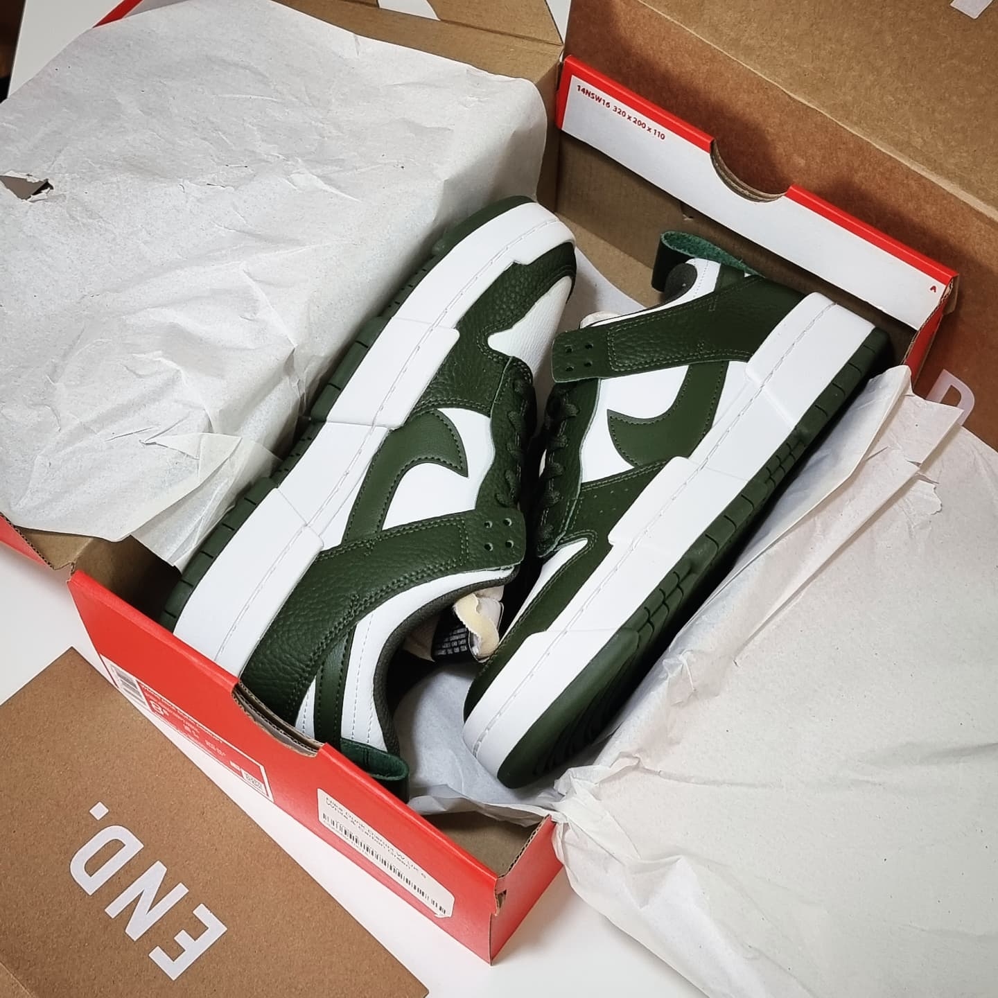 (W) Nike Dunk Low Disrupt Carbon Green 착용 스타일 - 1