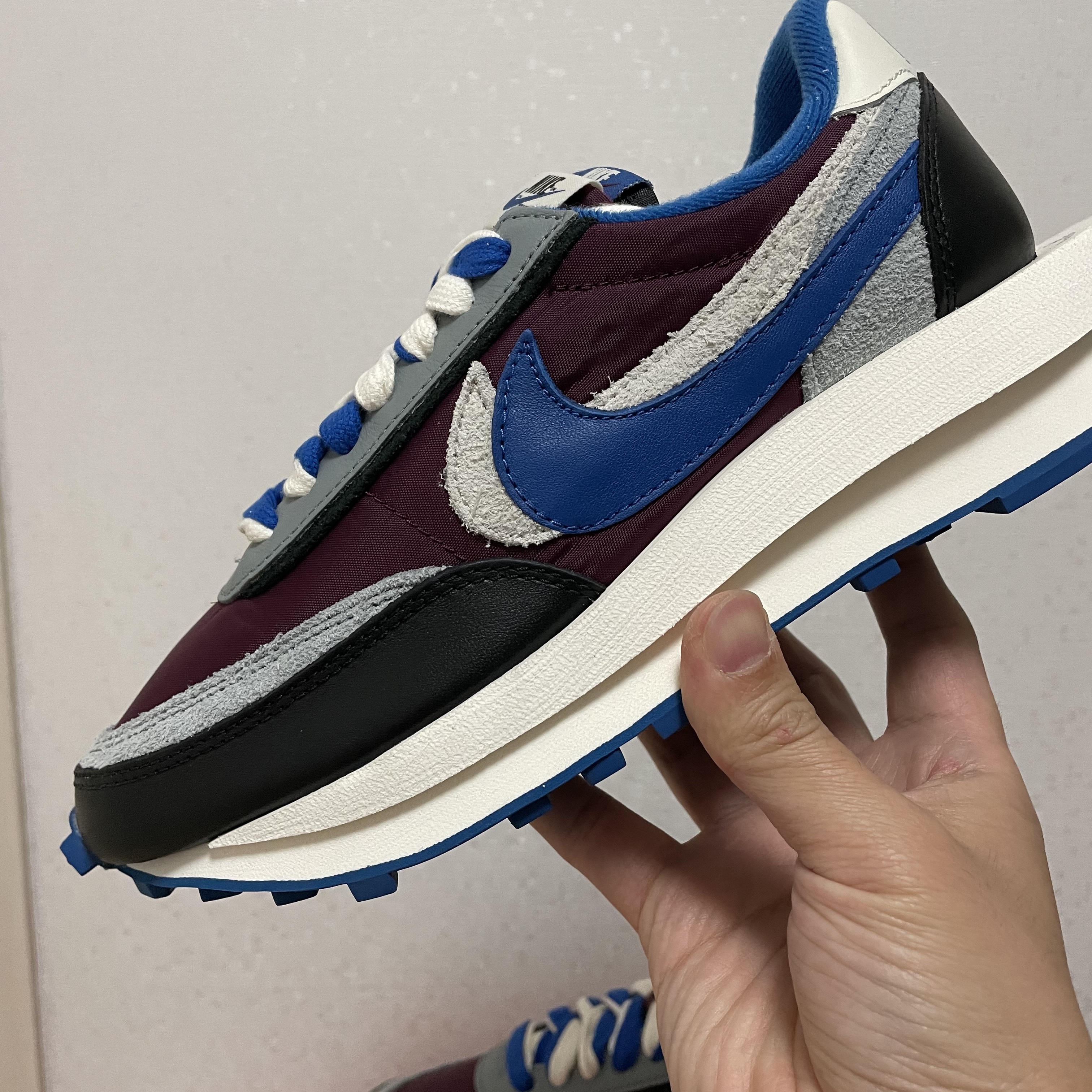Nike x Sacai x Undercover LDWaffle Night Maroon Team Royal 착용 스타일 - 1